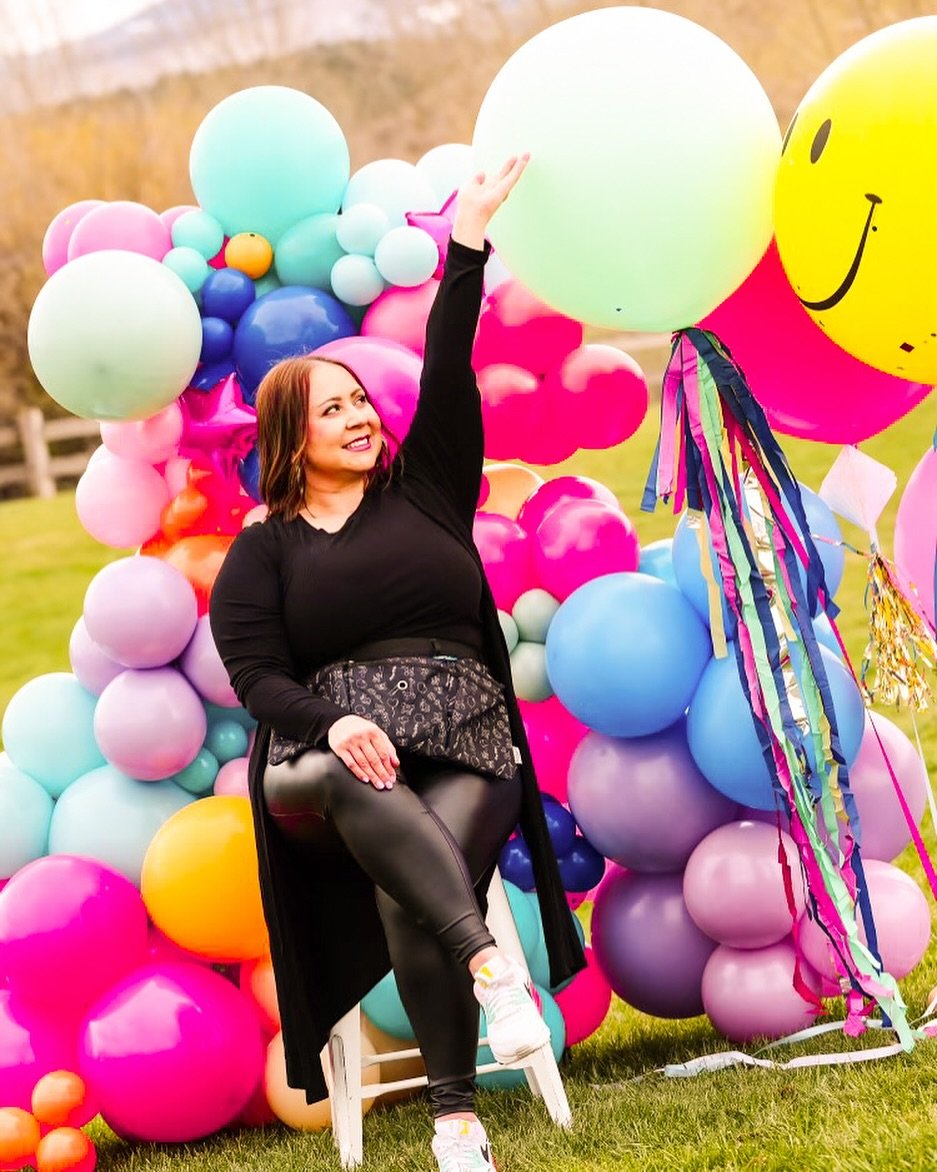 I am living the life of my dreams! Feeling blessed and always balloon obsessed! 
.
.
.
. #balloontower #balloon #birthdayballoons #birthday🎂 #balloons #organic balloons #balloonprofessional #balloonmosaic ballooncolumn #balloonarrangement #balloonma