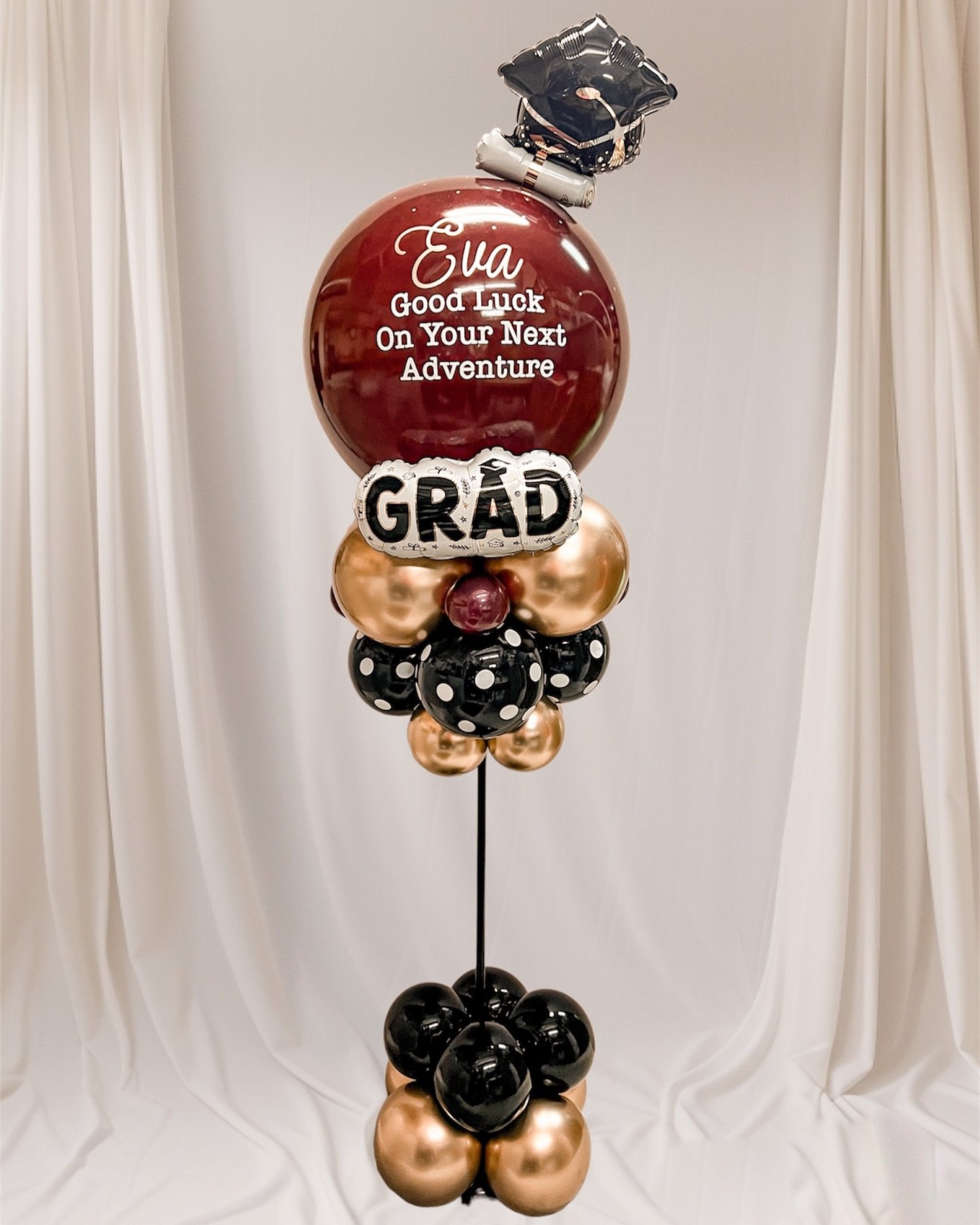 🎓🎈The first of many Grad orders headed out the door! 
.
.
.
#graduationballoons . #balloontower #balloon #birthdayballoons #birthday🎂 #balloons #organic balloons #balloonprofessional #balloonmosaic ballooncolumn #balloonarrangement #balloonmarquee