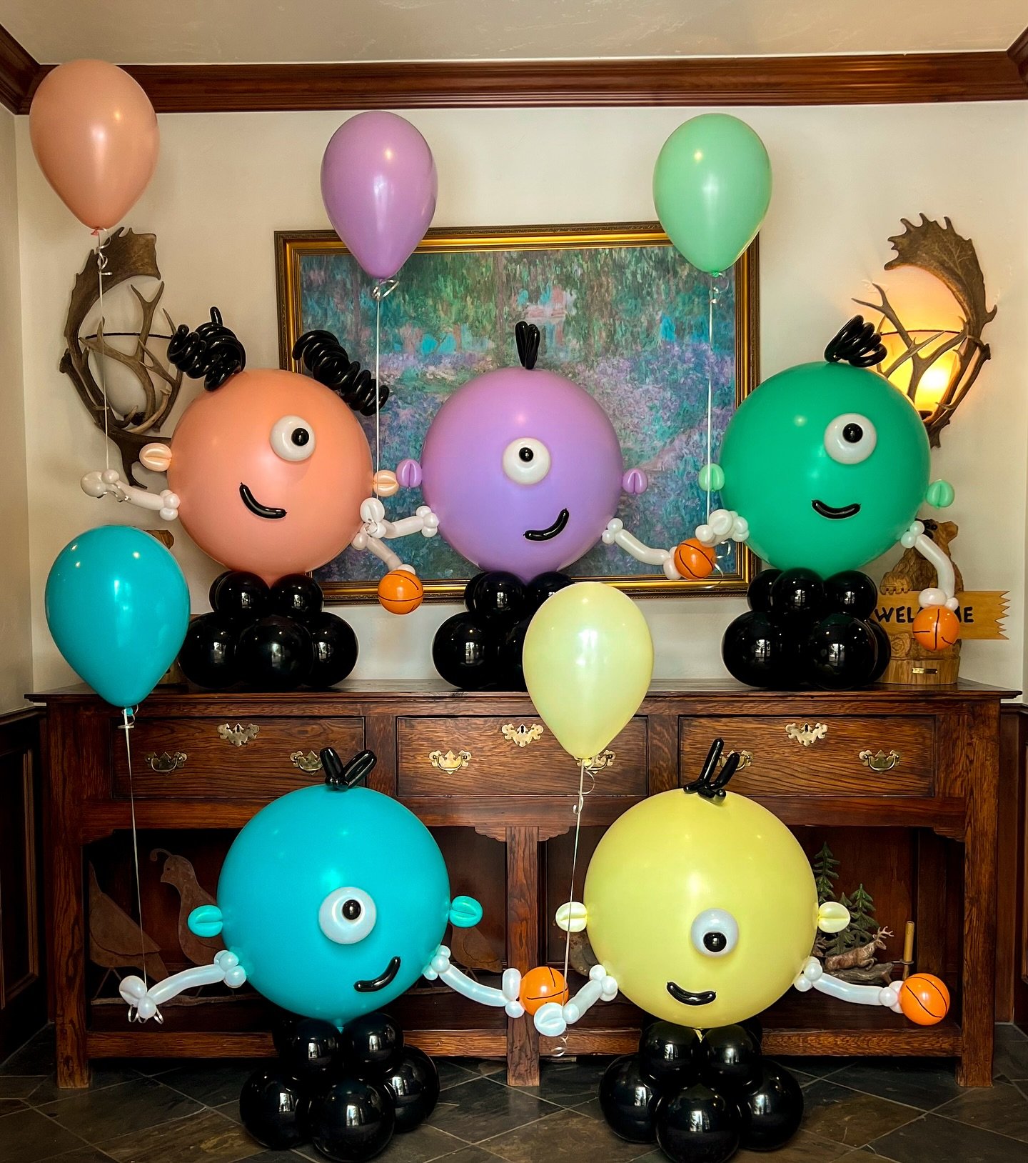 The whole squad came through for Paxton&rsquo;s 8th bday. 
.
.
.
. #balloontower #balloon #birthdayballoons #birthday #balloons #organicballoons #balloon professional #balloonmosaic  #balloonarrangement #balloonmarquee #obsessed #🎈 #vail #balloonsty