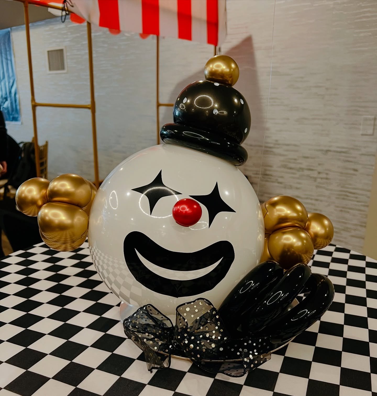 Clown centerpieces for Cirque du Purim 
.
.
.
. #balloontower #balloon #birthdayballoons #birthday #balloons #organicballoons #balloon professional #balloonmosaic  #balloonarrangement #balloonmarquee #obsessed #🎈 #vail #balloonstylist #organicballoo