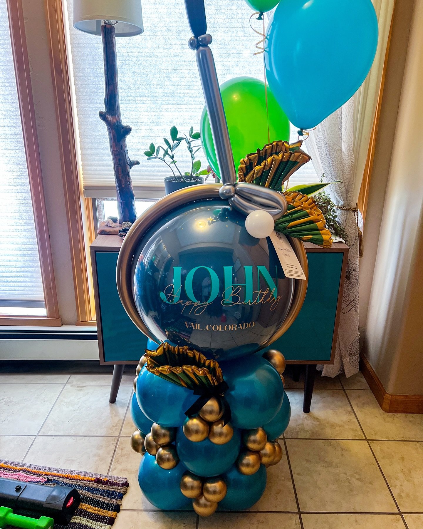 4ft stack with globe topper for a golf themed birthday celebration! 
.
.
.
. #balloontower #balloon #birthdayballoons #birthday #balloons #organicballoons #balloon professional #balloonmosaic  #balloonarrangement #balloonmarquee #obsessed #🎈 #vail #