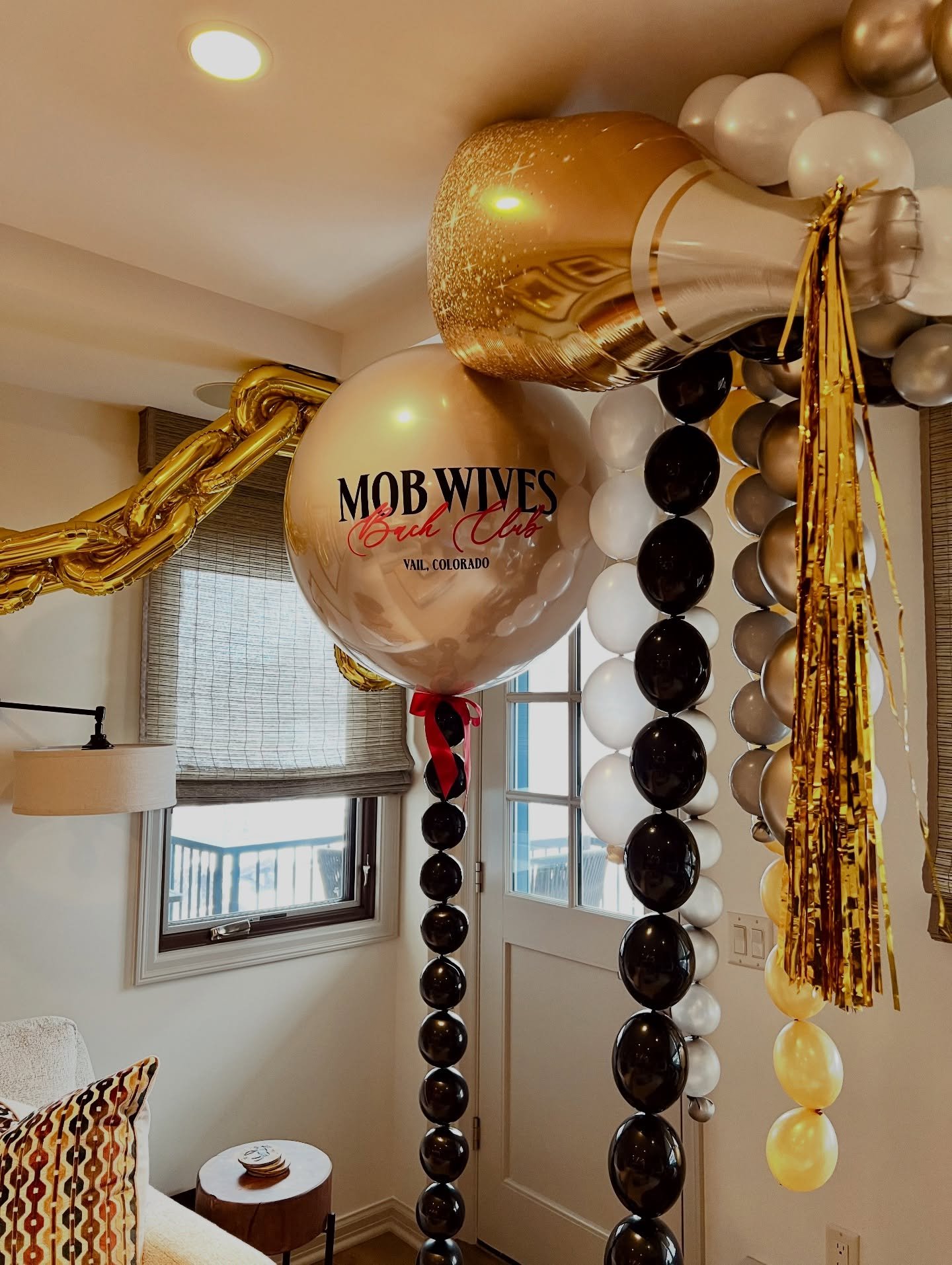Mob Wives Bach Club | Vail. CO 
.
.
.
#balloongarland #balloondecoration #mobwives