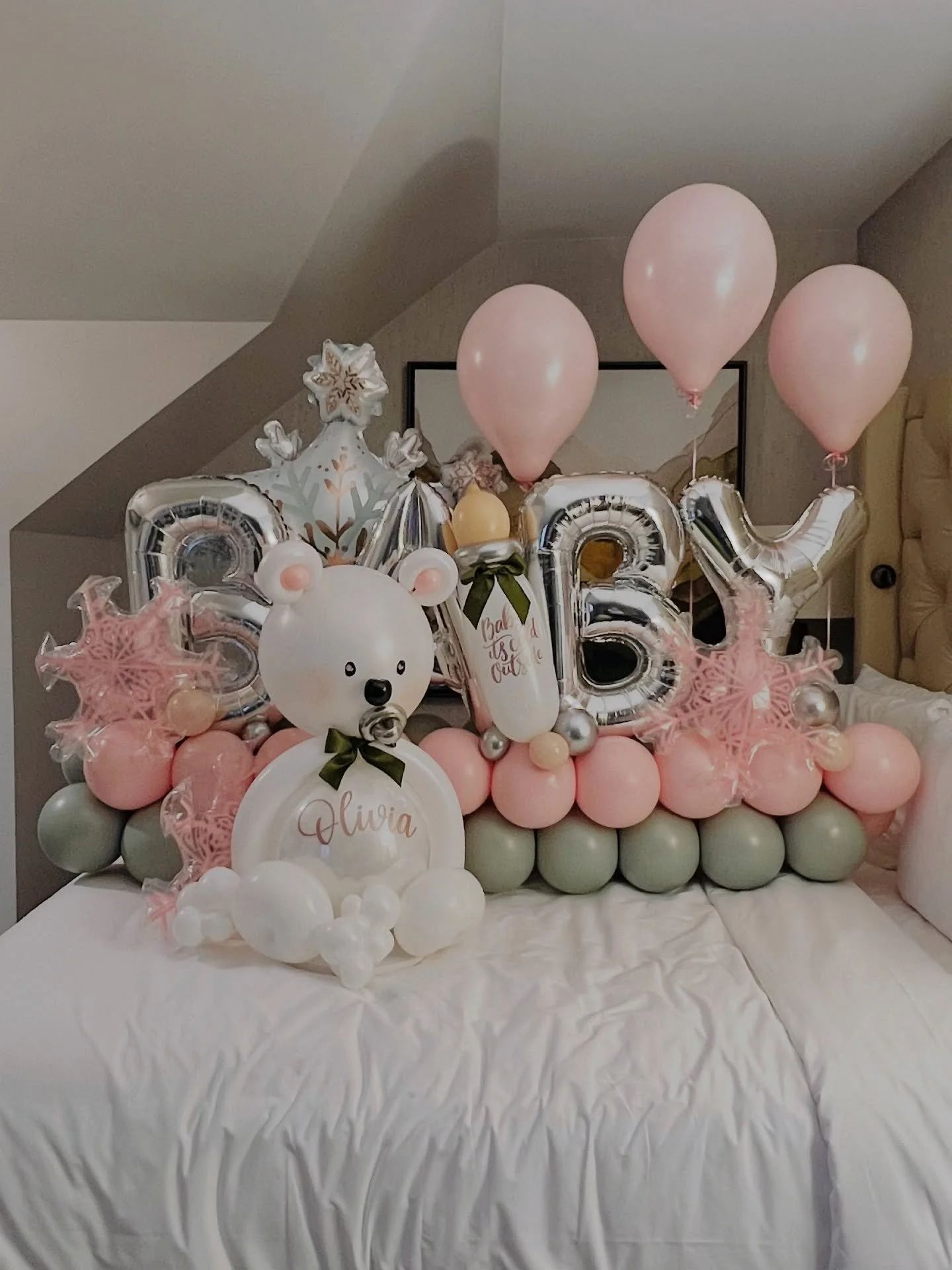 The cutest little surprise for the parents to be! 
#babyshowerballoons #babyshowerideas #balloons #balloonbouquet #balloondecoration