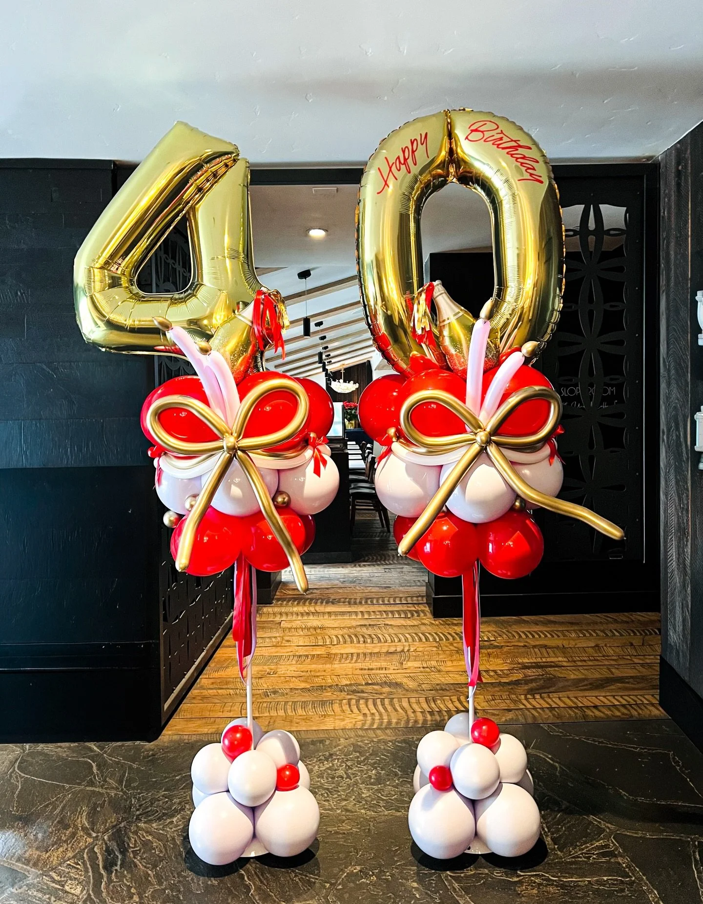 40 @gravityhaus 
#balloondecoration #balloondelivery #40thbirthdayballoons