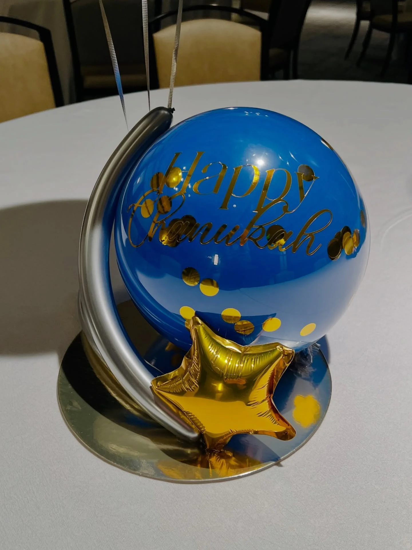 Happy Chanukah 🕎 
.#hanukkahballoons #ballooncenterpieces