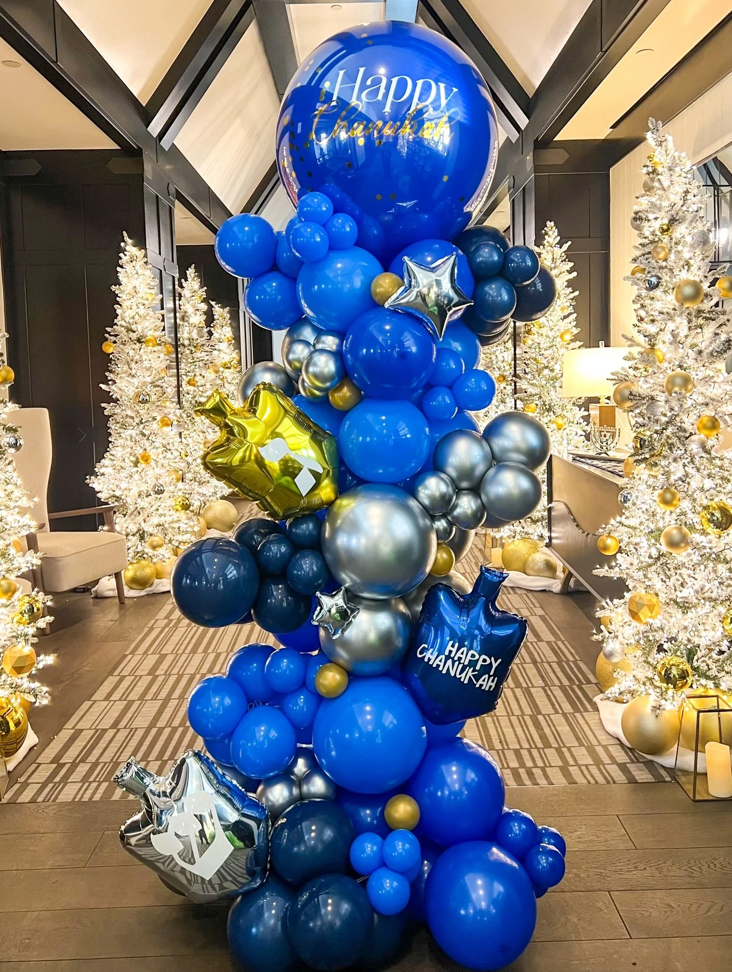 Happy Chanukah 🕎 
#hanukahballoons  #balloontower #ballooncolumns