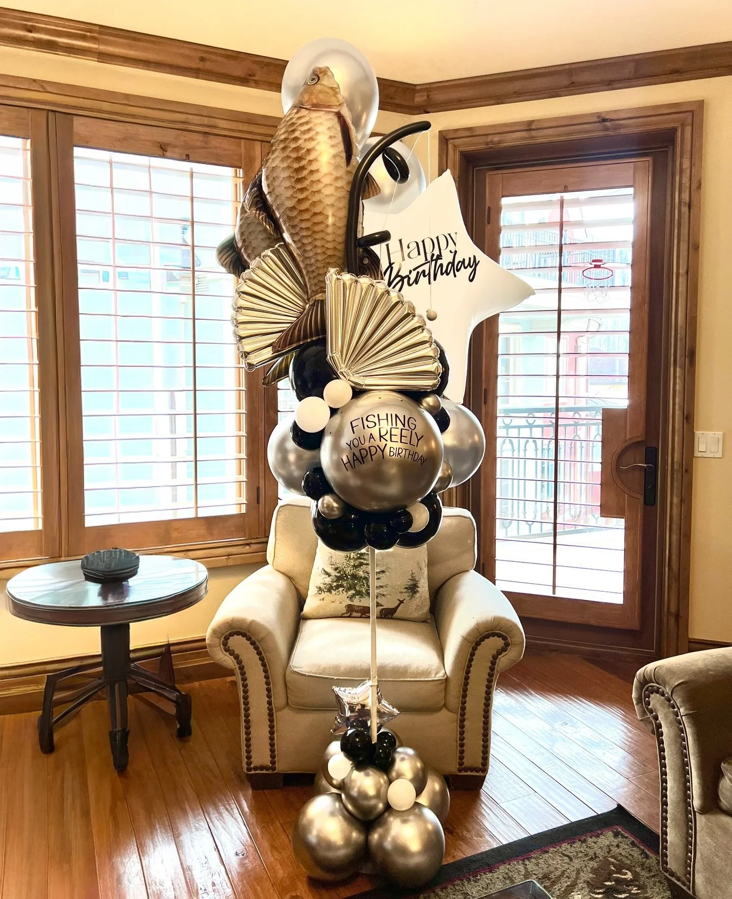 A sophisticated silver white and black fishing theme party pole. 
#partypole #balloonarrangement #balloonbouquet