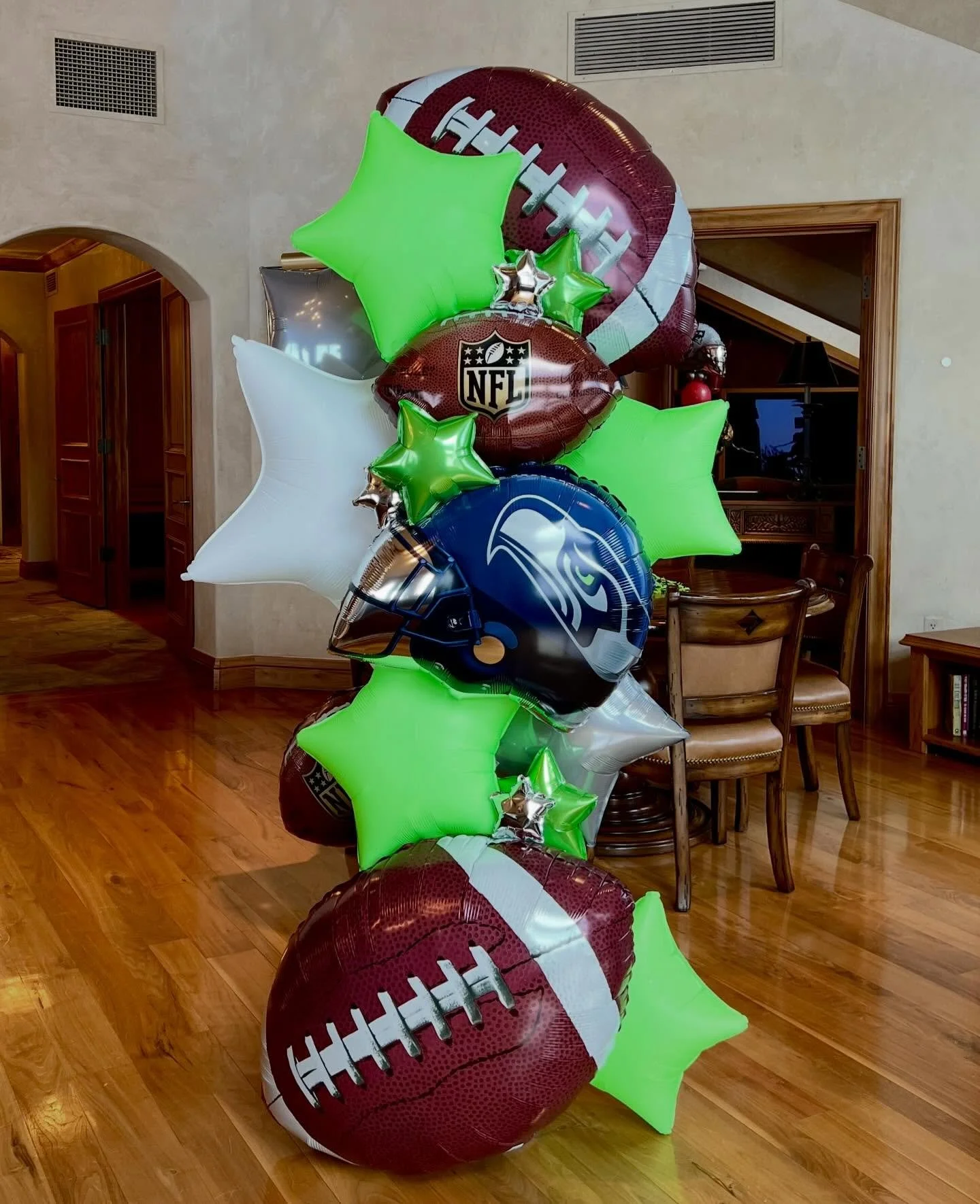 If I can&rsquo;t cheer for the a broncos Seahawks it&rsquo;s is! Just one of many Big Game deliveries today. 
#ballooncolumns #balloondecoration