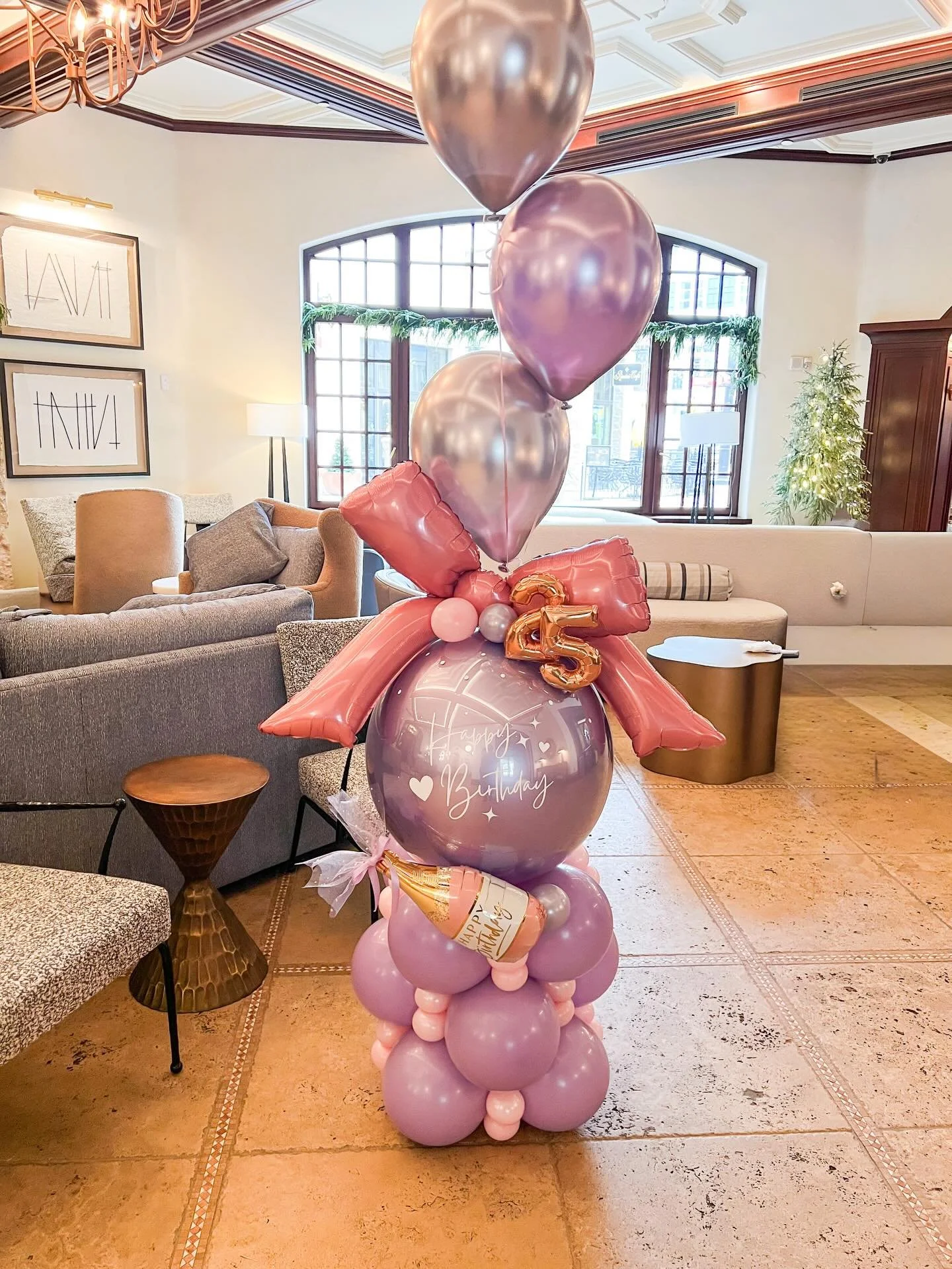 A little blush and a little bubbly! 
#birthdayballoon #balloond&eacute;cor #balloonbouquet