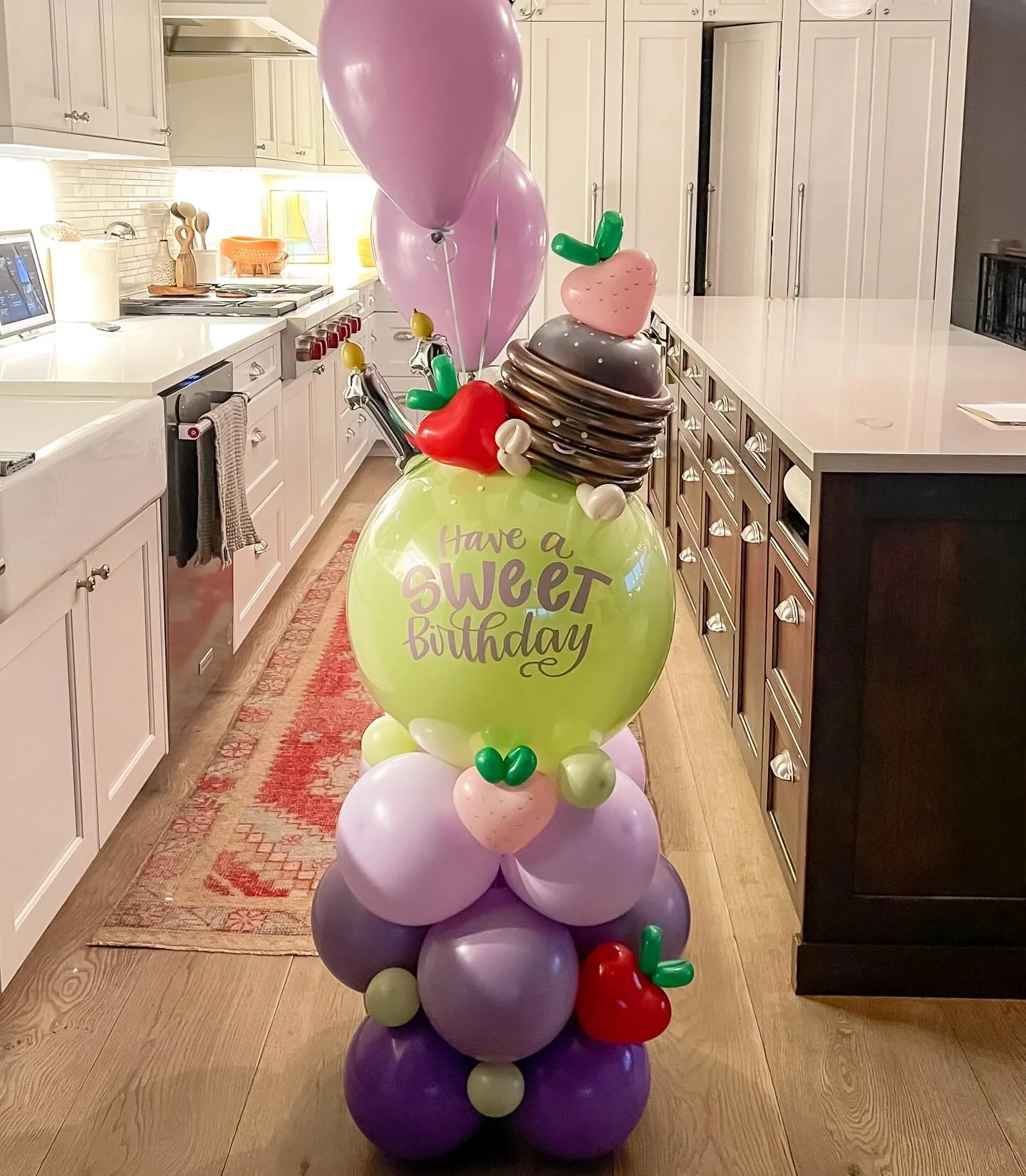 I cooked up a delicious lava cake for a chocolate loving eleven year old! 
#balloonbouquet #balloondecoration #balloondelivery