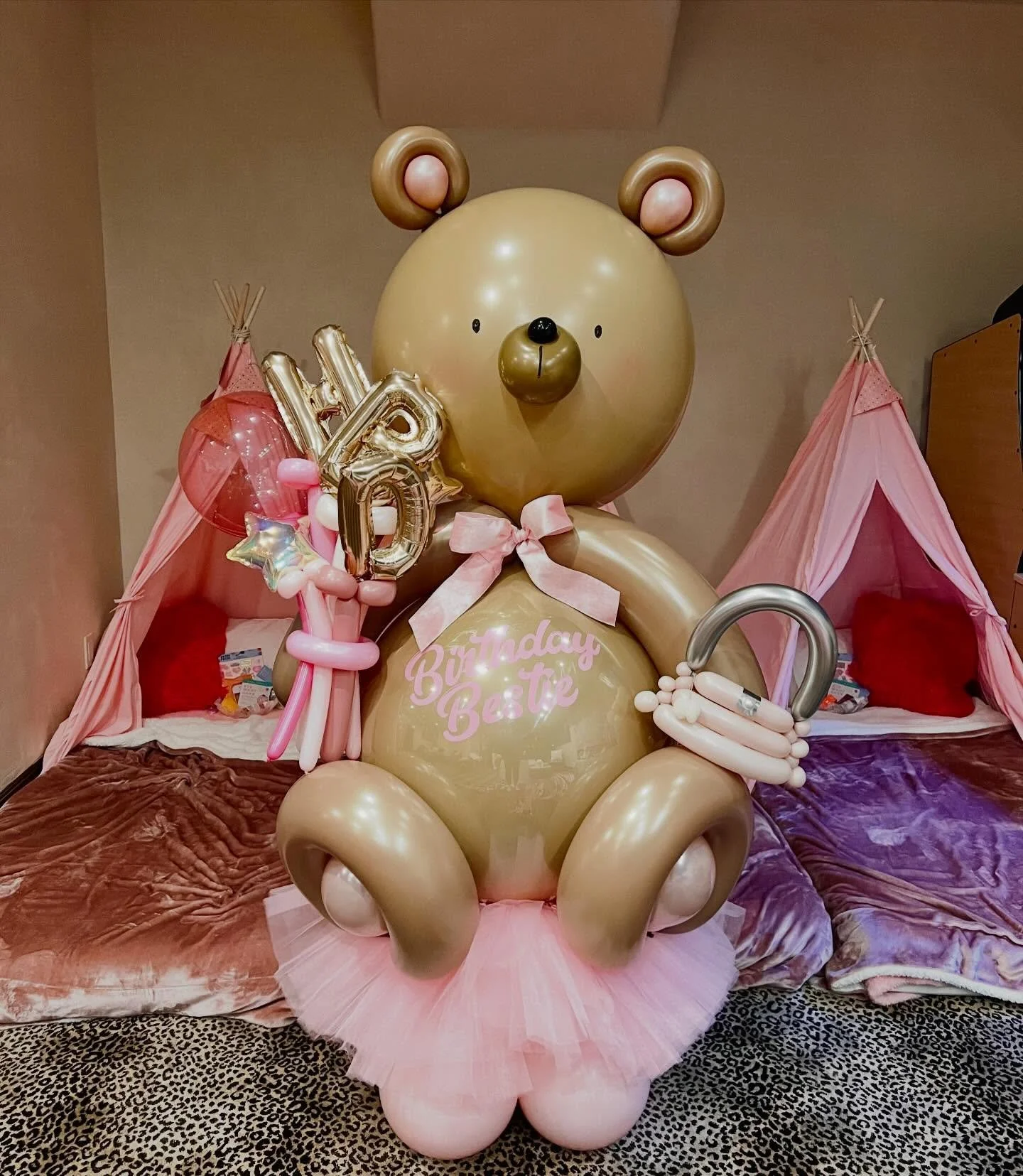 Life size birthday bestie! 
#balloonbear #balloondecoration #balloonbouquet #balloonstylist