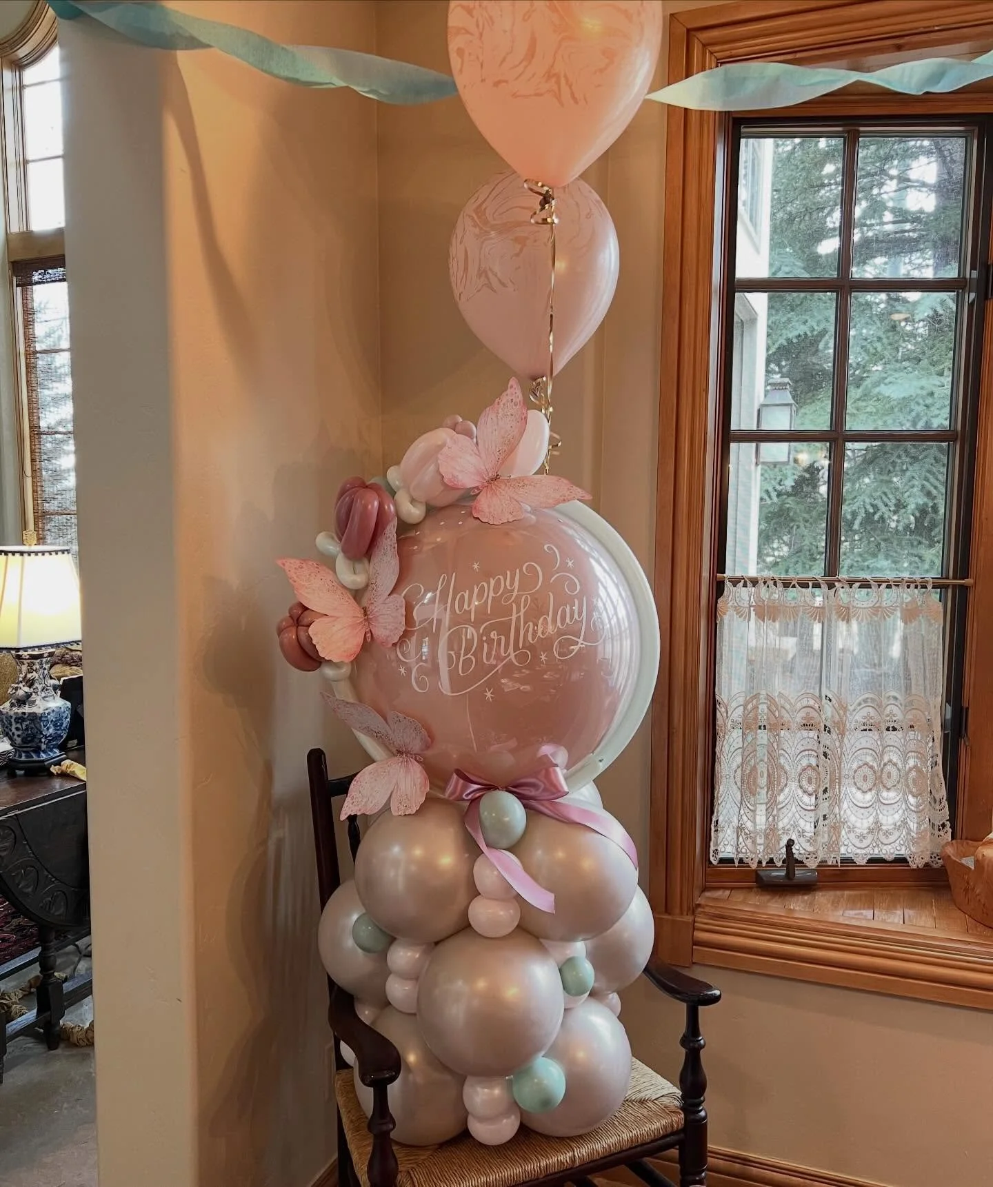 A lovely spring bouquet 
#balloonbouquet #birthdayballoons #balloondecoration #springballoons #floralballoons