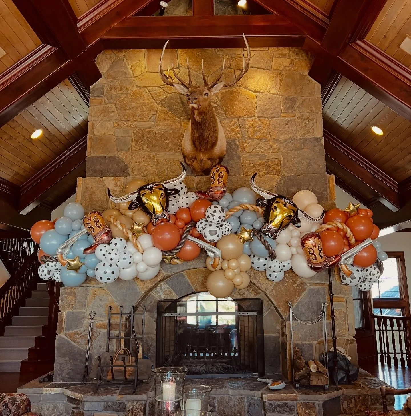 A Wild West mantle moment 🤠
#balloongarland #westernballoons