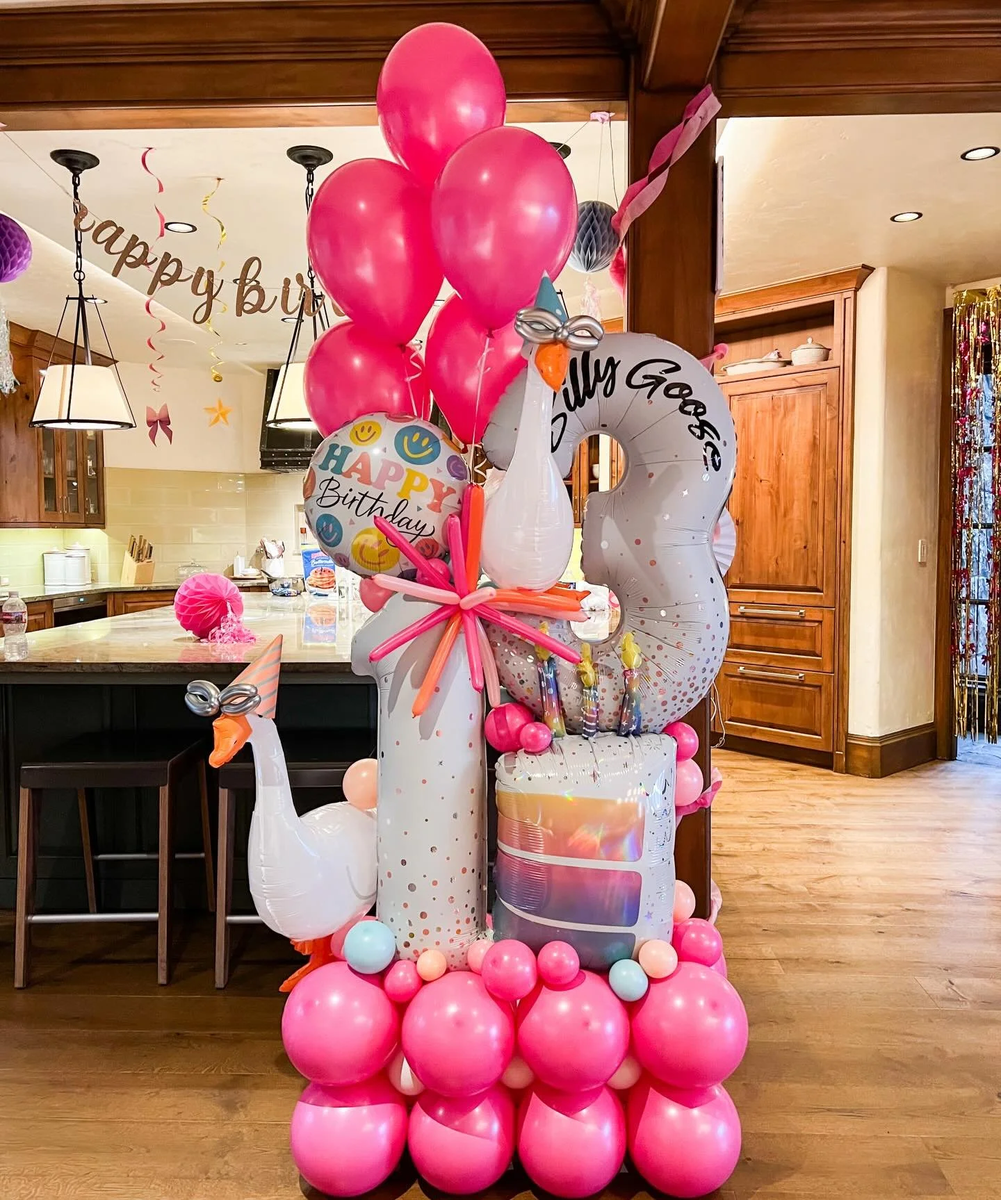 Happy birthday Silly Goose!🪿 💕
#balloonbouquets #birthdayballoons #balloondecoration #balloonstack