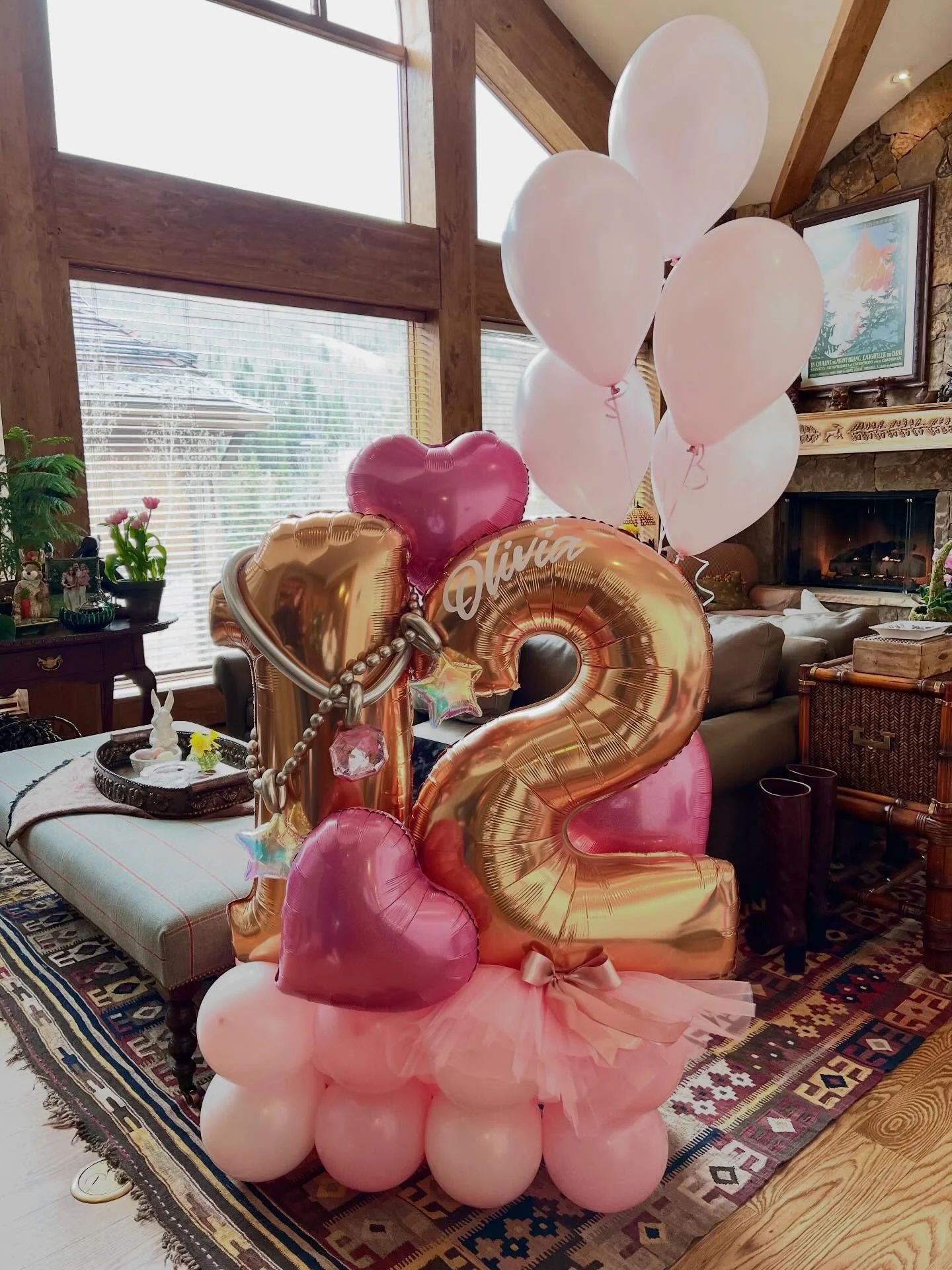 Life in pink! Double digit balloon stack.
#balloonstack #balloonbouquet #balloonartist