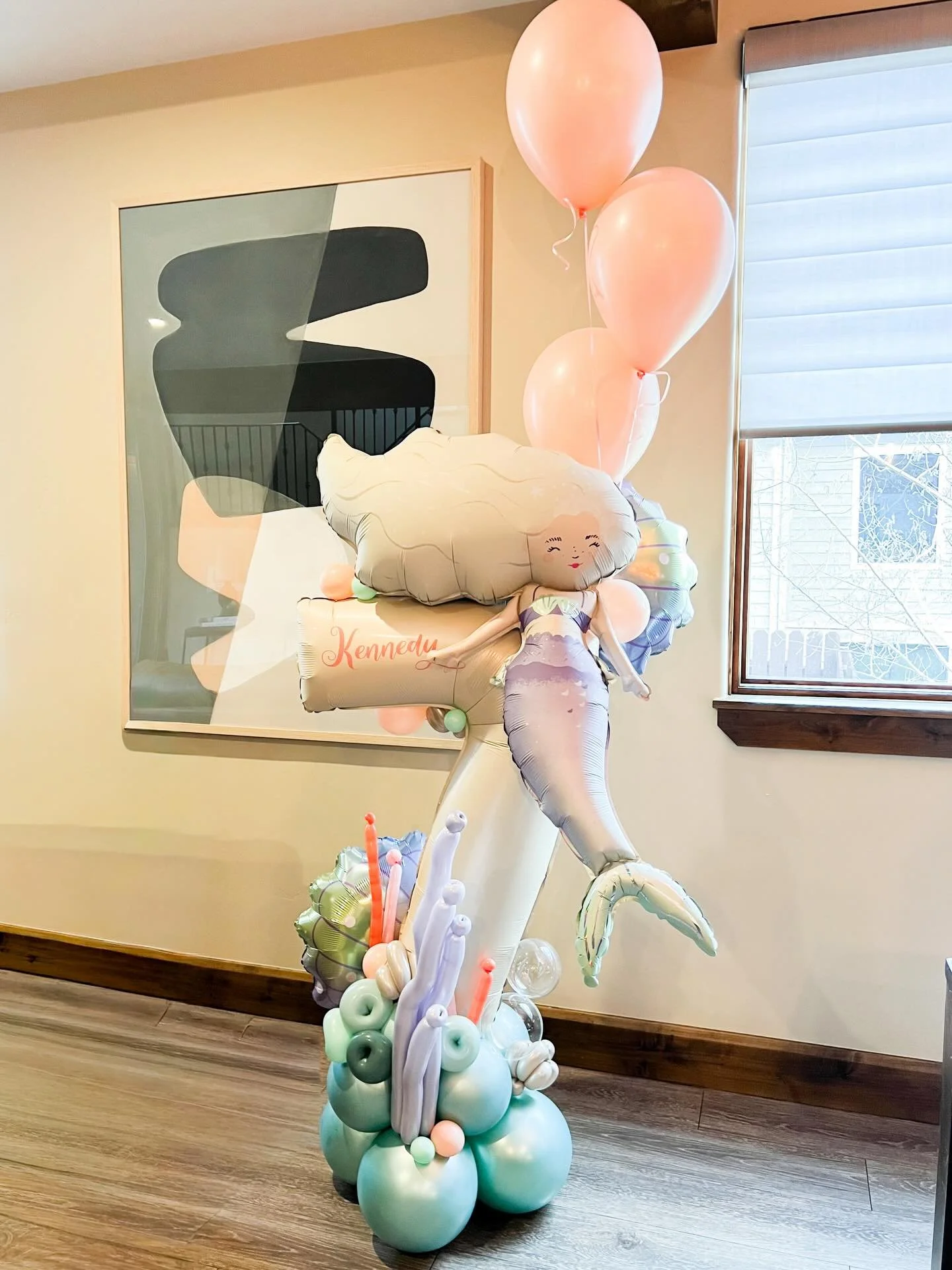 🌊🐚Swimming to 7 with this stylish single digit stack.
#balloonstack #7thbirthday #mermaidbirthday