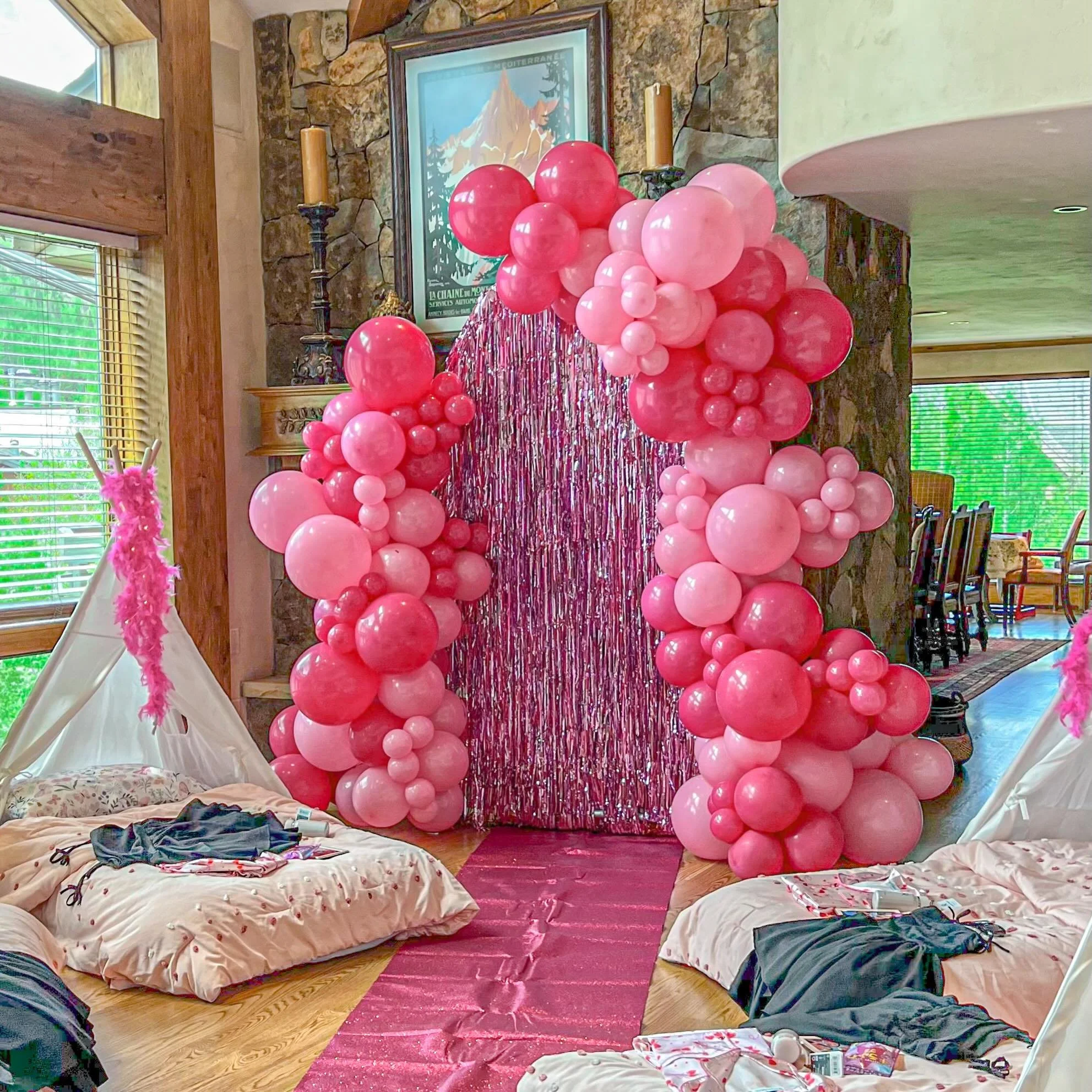Ready for core memories 📸💖⛺️
#sleepover #balloongarlands #balloonbackdrop