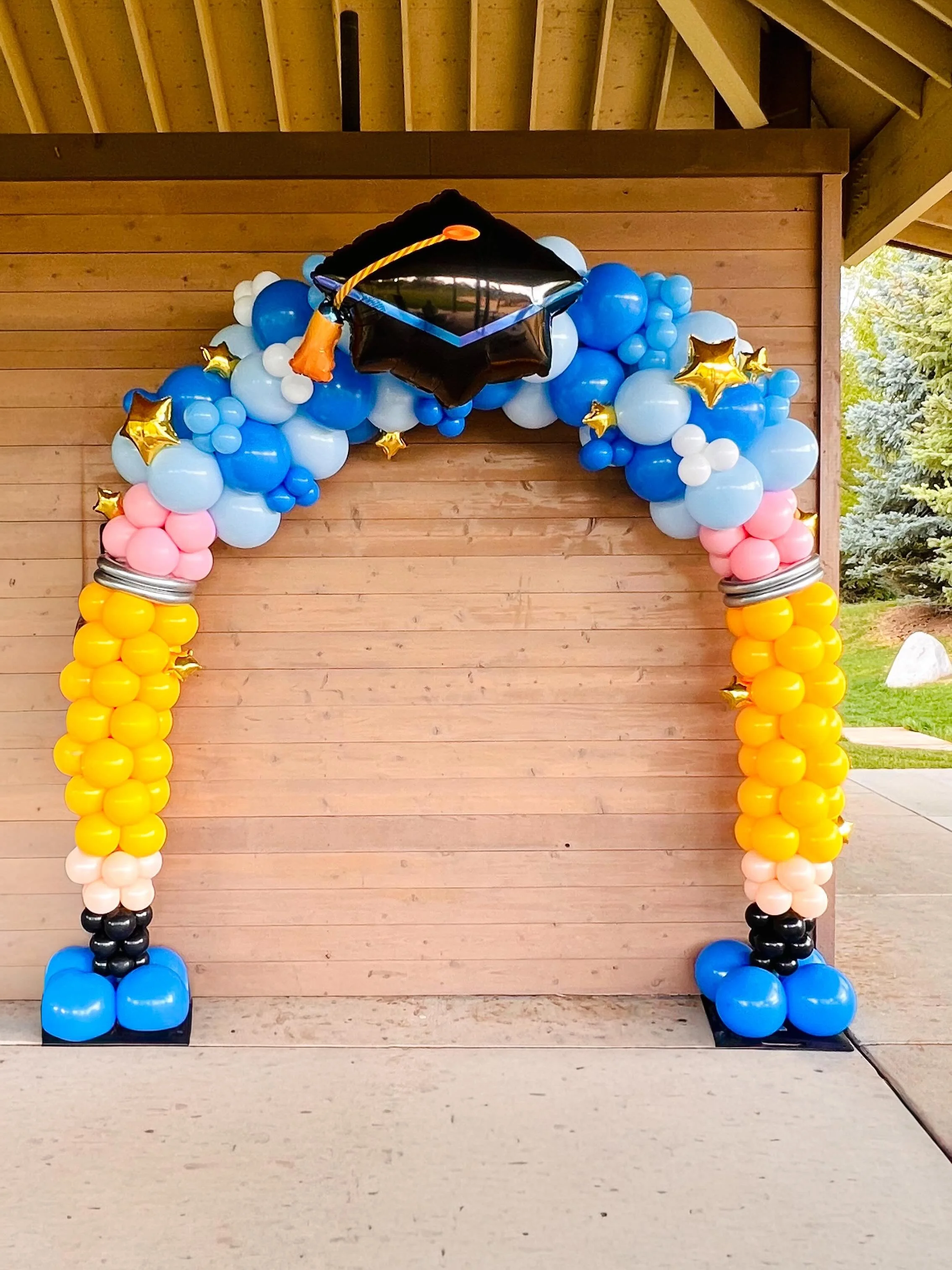 An arch built for a bright future! 
#balloonarch #balloongarland  #backtoschoolballoons