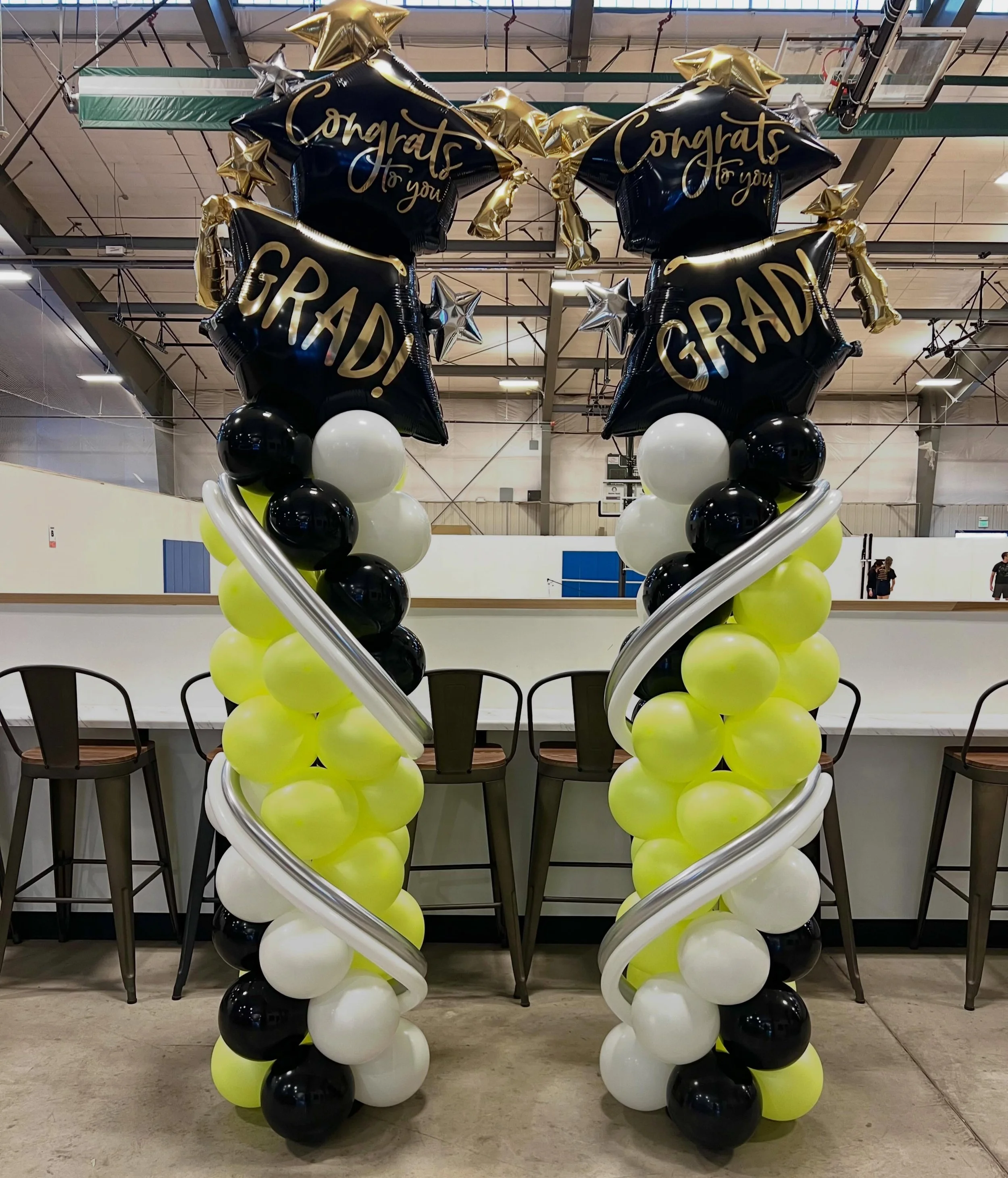 9ft columns for project graduation 
#ballooncolumns #balloondecorations #gradballoons