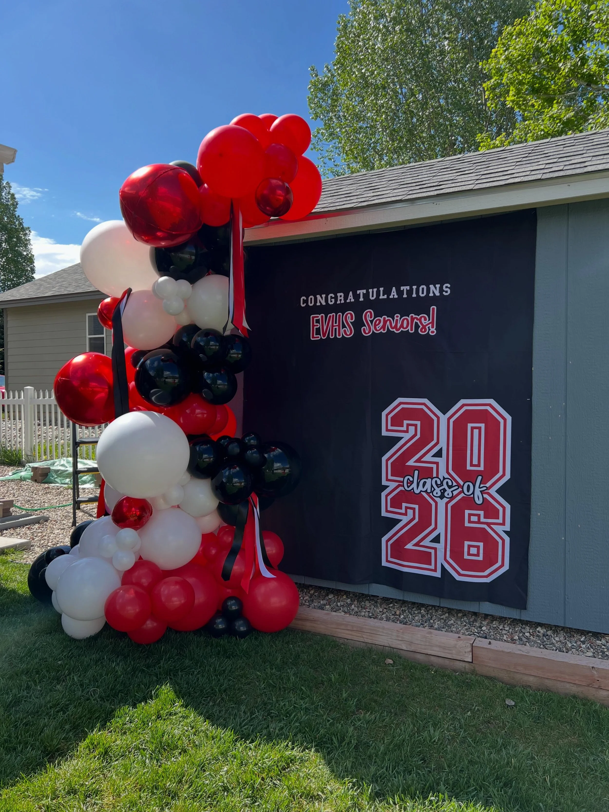 Congratulations to cute class of 2026! 
7ft Self standing garland 
#gradballoons #selfstandinggarland #balloongarlandbackdrop