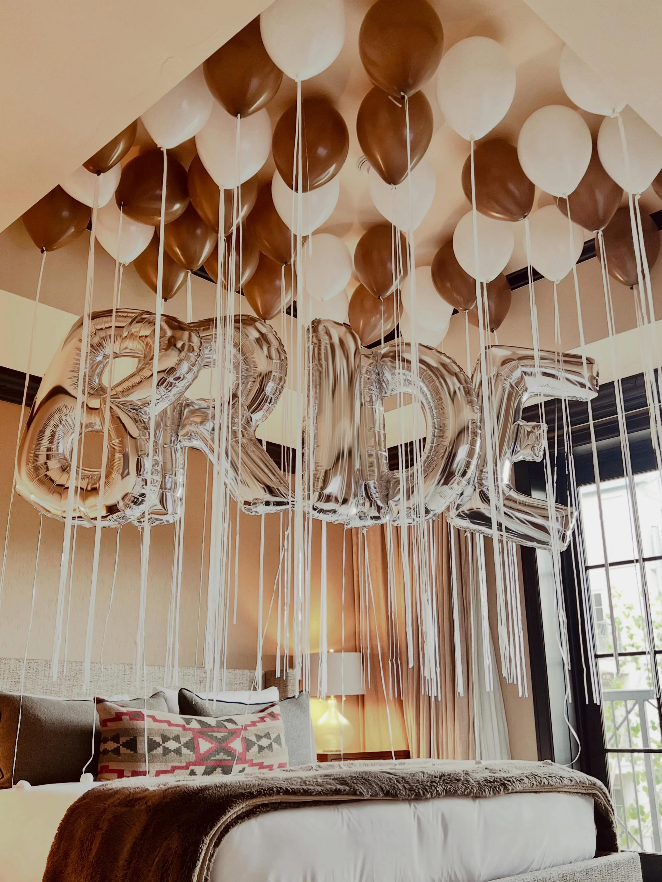 Bride 👰🏻&zwj;♀️😮 surprise! 
#heliumballoons #brideballoons