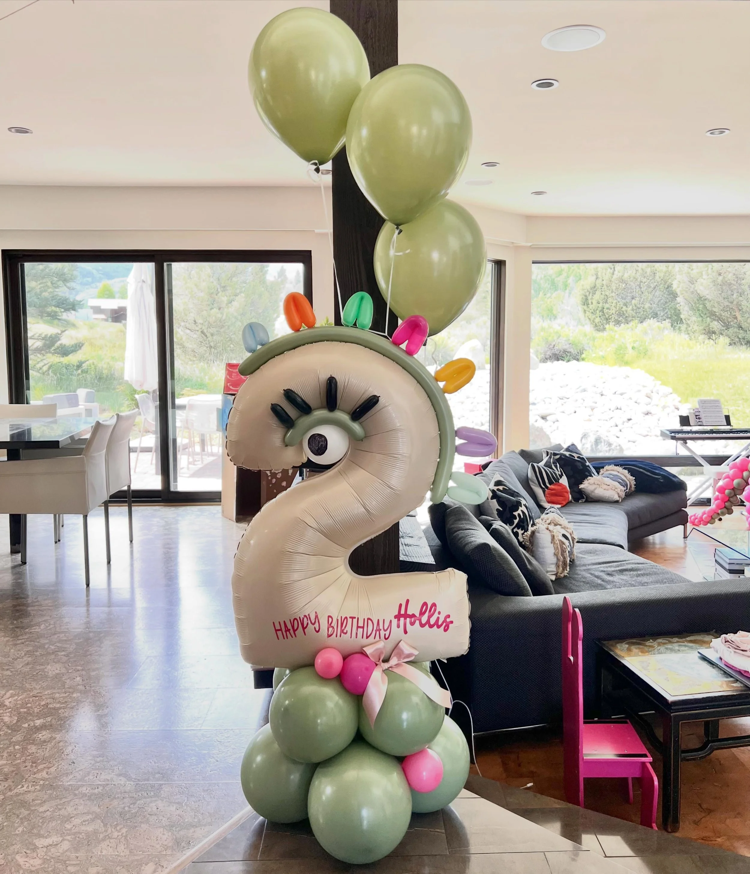 The twotist little dino stack! 
#balloonstack #balloonbouquet #