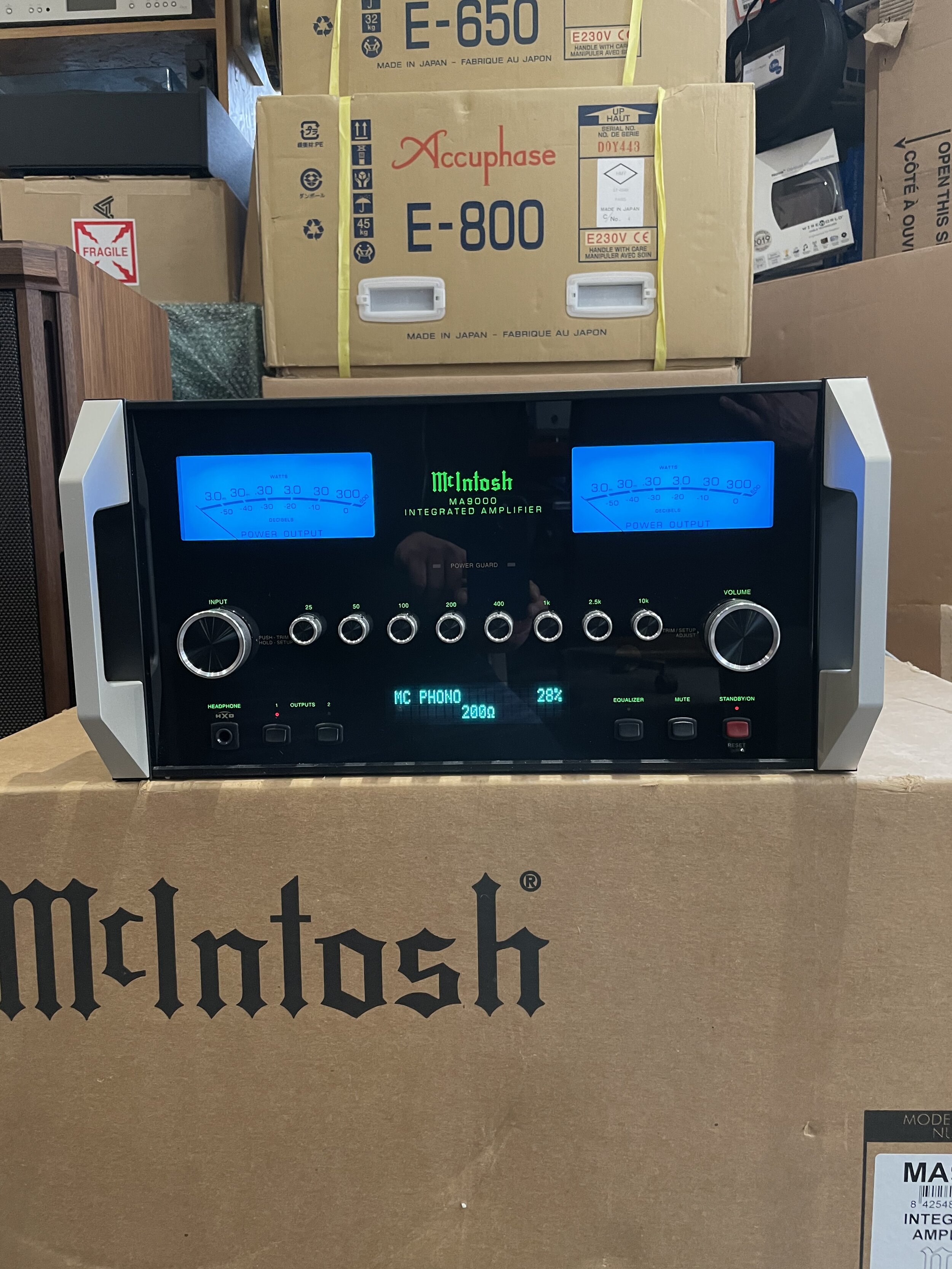 McIntosh MA 9000