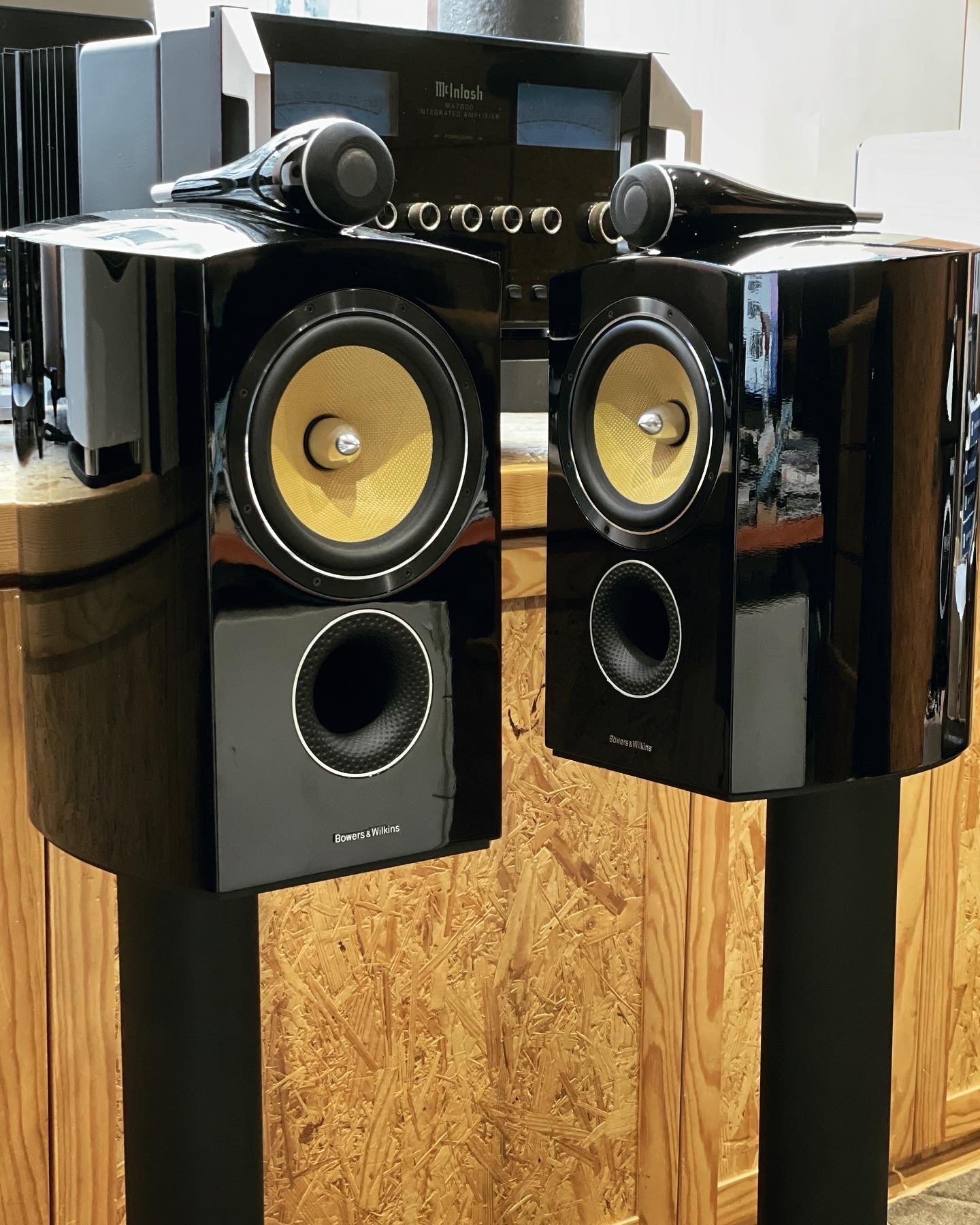 B&amp;W 805D avec pieds d'origine