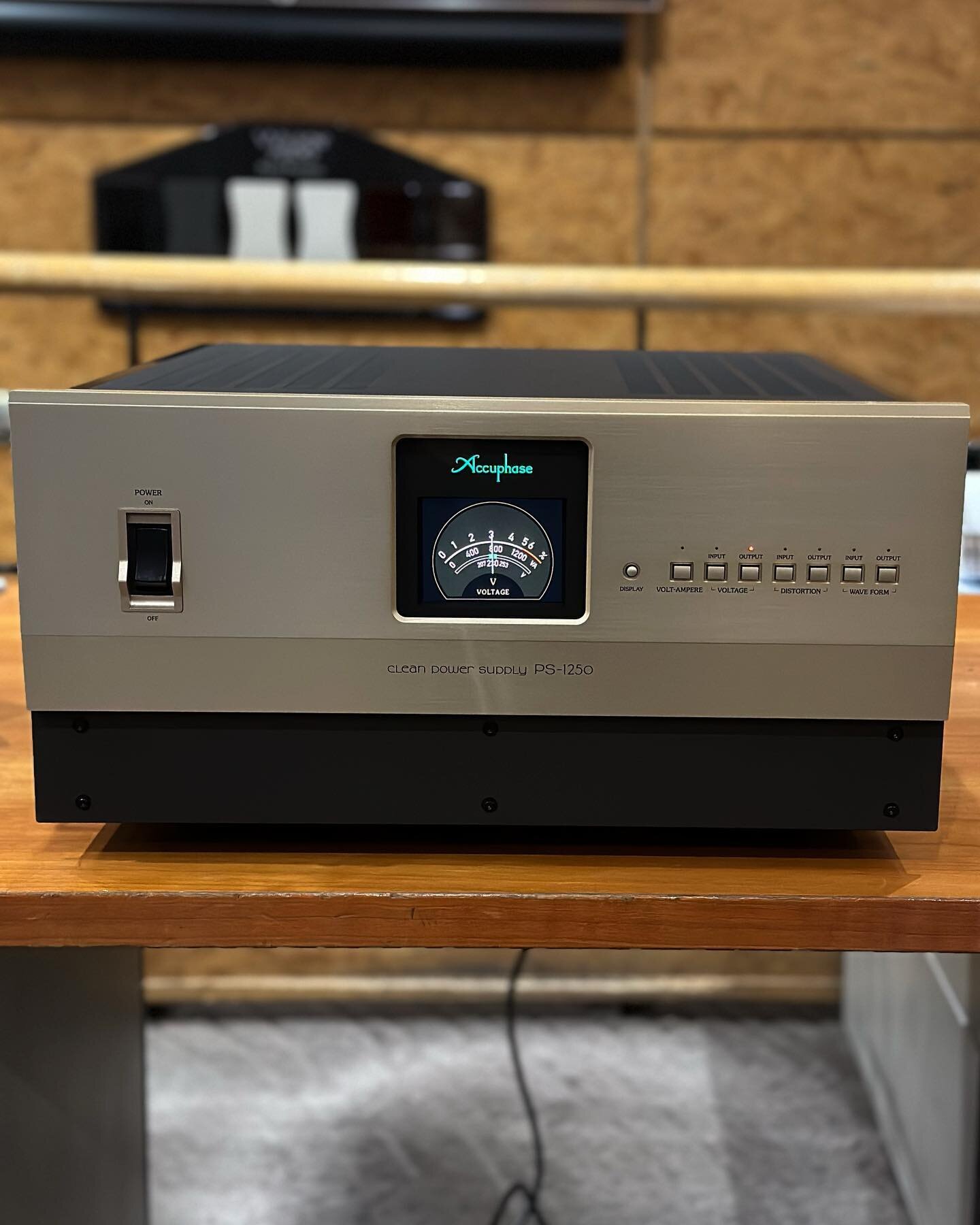 Nouveau reconditionneur secteur @accuphase PS1250.  #musichallauditorium #accuphaseps1250 #instaaudio #hifiparis #hifi #hifiporn #accuphaselove #bestaudio #hifiaudio