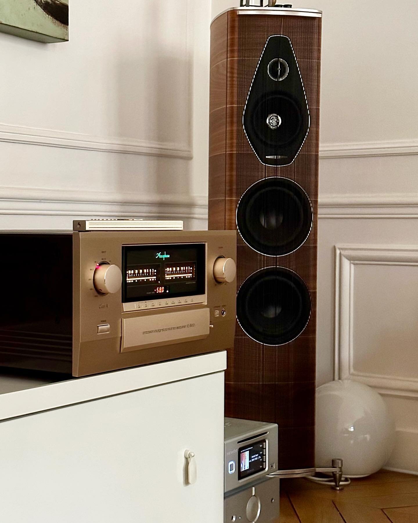 Belle installation parisienne :
Aurender &amp; Audio Analogue AA DAC, Accuphase E-800 &amp; SonusFaber Nova III.  #hifiparis #musichallauditorium #installationmusichall #accuphase #sonusfaberlovers #aurender #instaaudio #hifisetup #accuphasee800