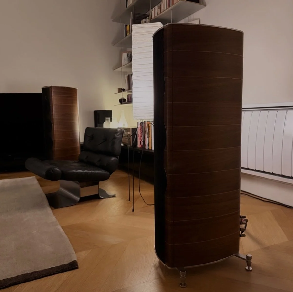 INSTALLATION Music-Hall

Un moment d&rsquo;&eacute;motion chez Music-Hall : installation de notre derni&egrave;re paire de Sonus faber Olympica Nova III, sublim&eacute;e par l&rsquo;intemporel Accuphase E-800S
En attendant avec impatience les nouvell