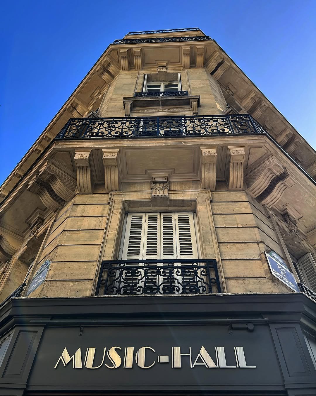 Bienvenue chez Music-Hall🎶🎼🎵 #accuphase #sonusfaberofficial #audioresearch #clearaudio #ortof.jpg