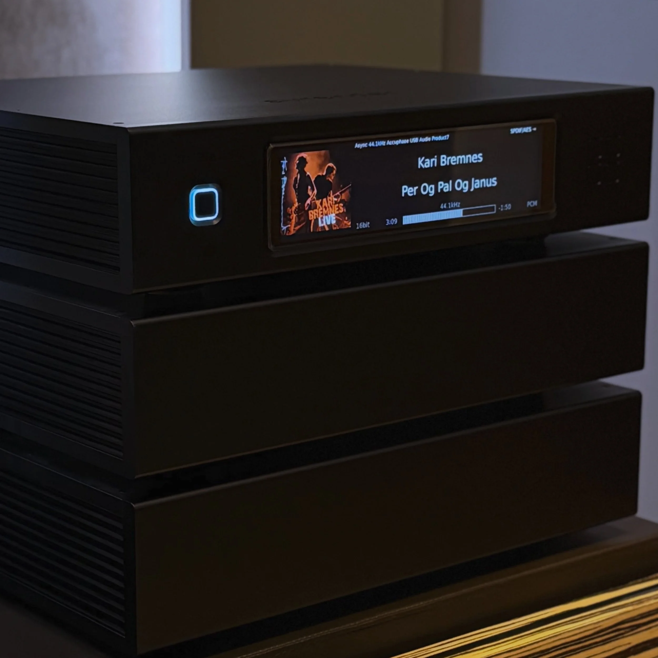 Aurender N50 chez Music-Hall.

&Agrave; force d&rsquo;&eacute;couter des syst&egrave;mes haute fid&eacute;lit&eacute;,on finit par comprendre qu&rsquo;une source audio peut transformer beaucoup plus qu&rsquo;on ne l&rsquo;imagine.

Serveur audio.Stre