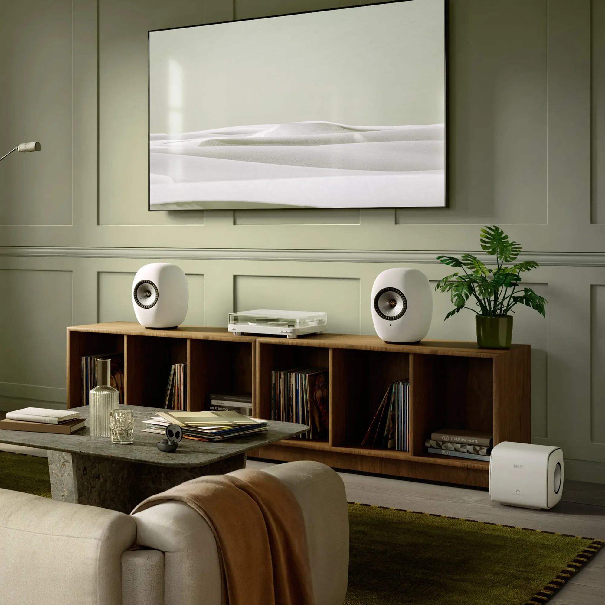 lsluxe_SP4042A2_lifestyle_sub_front-side.webp