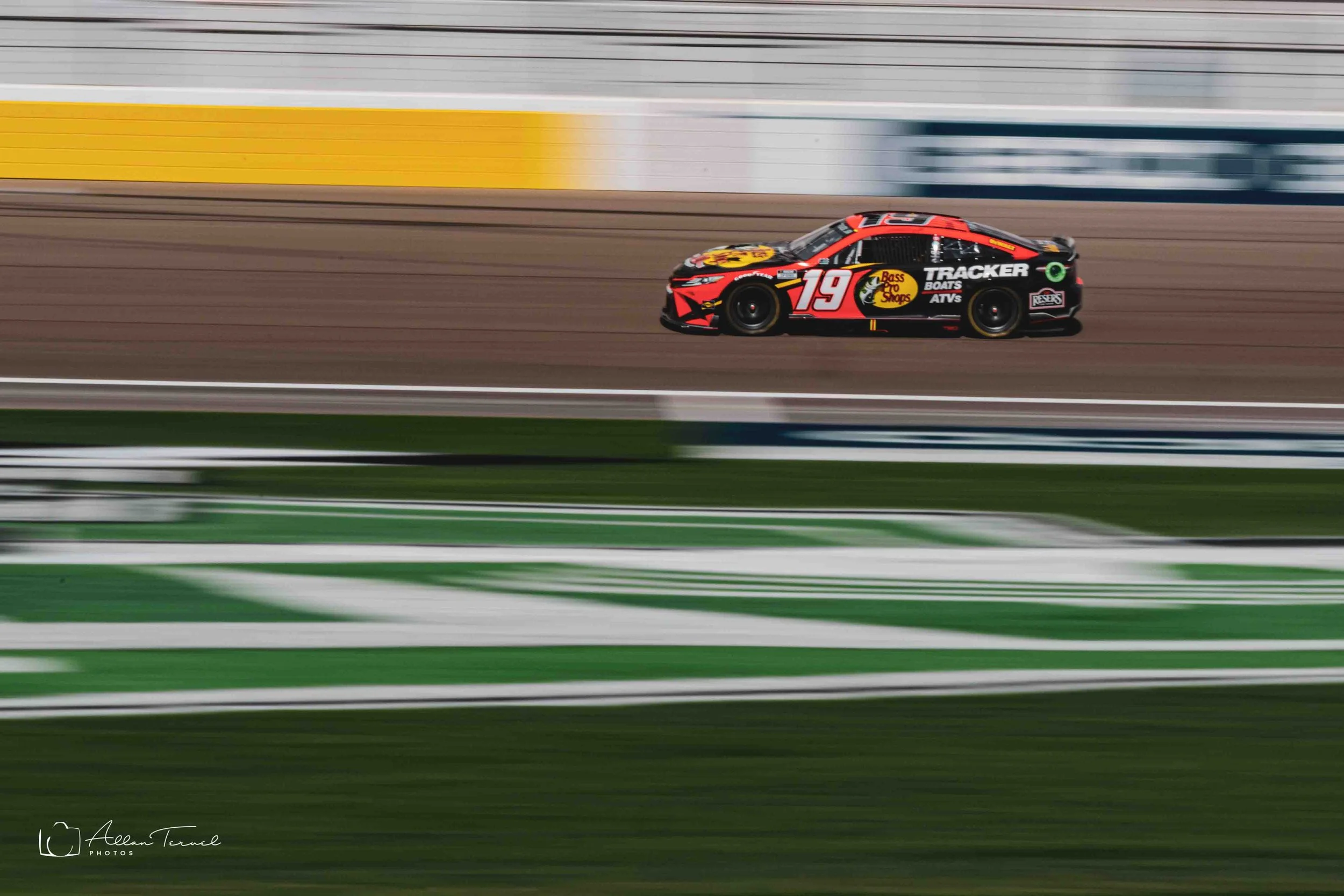 nascar-saturday_martin-truex-jr-19-3.jpg