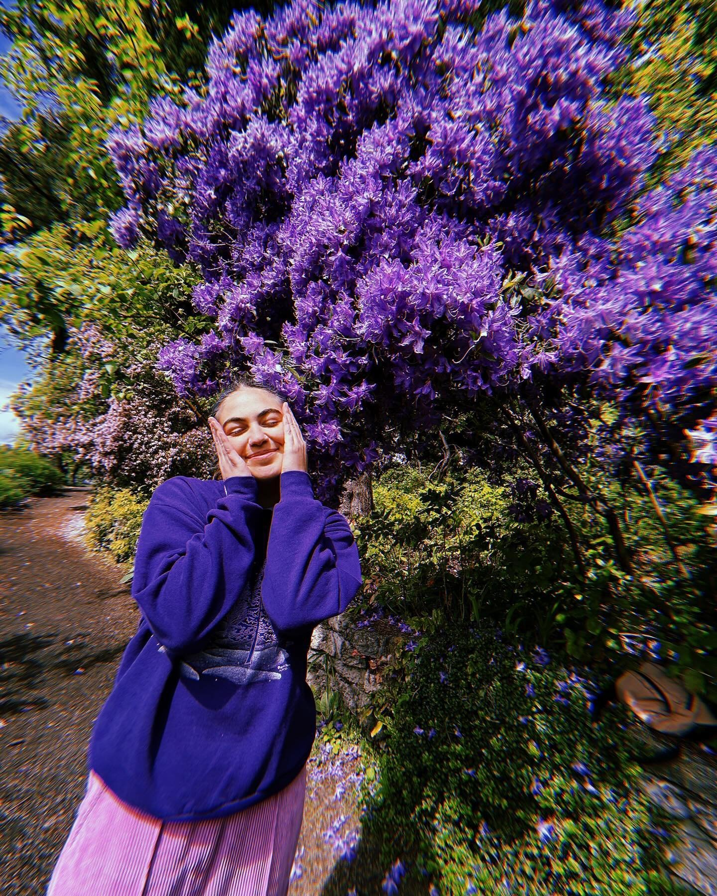 Over the last few days I&rsquo;ve been mentally planning out some thought out reel/caption combo about me blooming with the flowers and entering into spring but you&rsquo;re receiving this message instead because I&rsquo;m a busy bee 🌸🐝

Which is g