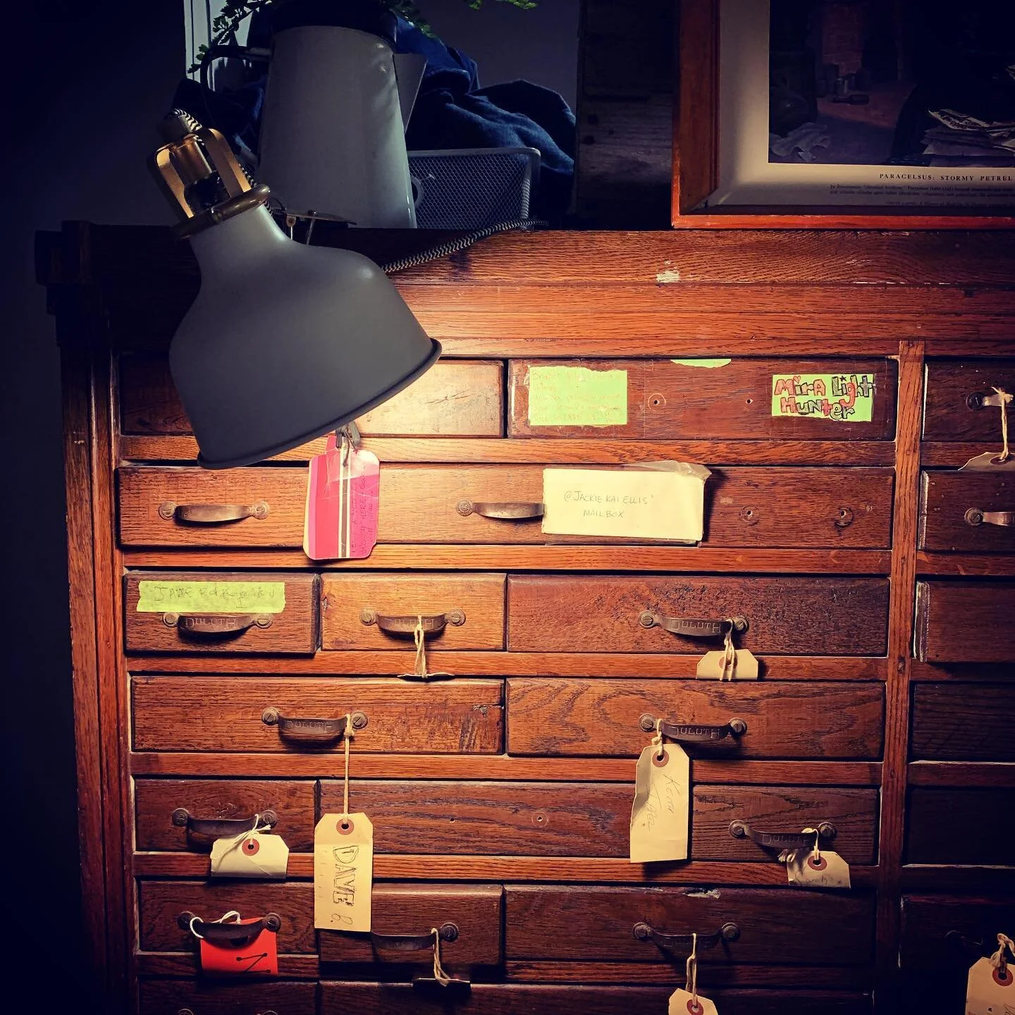 vintage. .
.
.
.
.
#vintage ##coffeelover #bar #vancouver #architecture #vintagestyle #vancity #downtown #beautifuldestinations  #traveltheworld #traveldeep #symmetry #nelsontheseagull #artofvisuals #stayandwander @nelsontheseagull