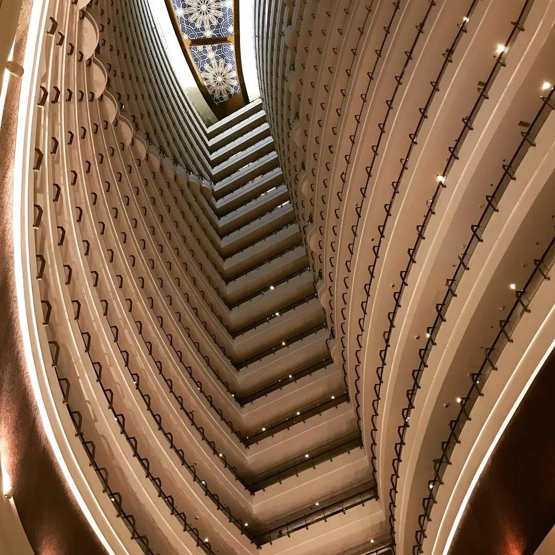 Missing this architectural space in #abudhabi .
.
.
.
#beautifuldestinations #photography #urbanandstreet #architecturephotography #architectureporn #exploretocteate #thorwback #rotanahotels #explore #adventurer #traveller #getlost #wanderlust #art #