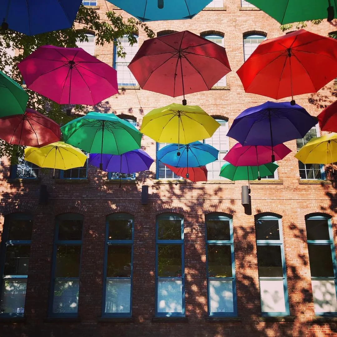 colourful #view .
.
.
.
#tb #postcardperfection #vancitybuzz #umbrellasky #yaletown #traveller #photography #capture #igersvancouver #instagood #dailyhivevancouver #building #architecture #sun #summervibes #awesomelifestyle #lifestyle #mood #wanderlu