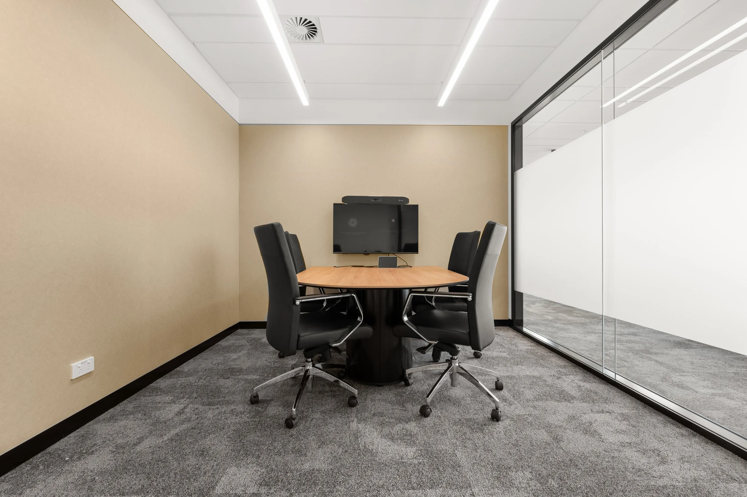 Level 1, 6 Brindabella Cct Canberra Airport - 020.jpg