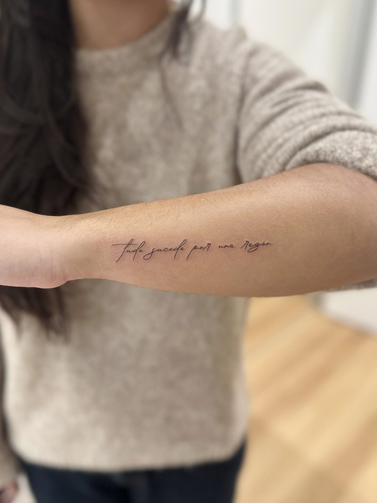 Fine line fonts &mdash; soft, minimal, and meaningful ✍🏼
From delicate cursive to clean serif styles, choosing the right script is just as important as the placement.
Swipe through to explore some of our most requested fine line font styles.

Thinki