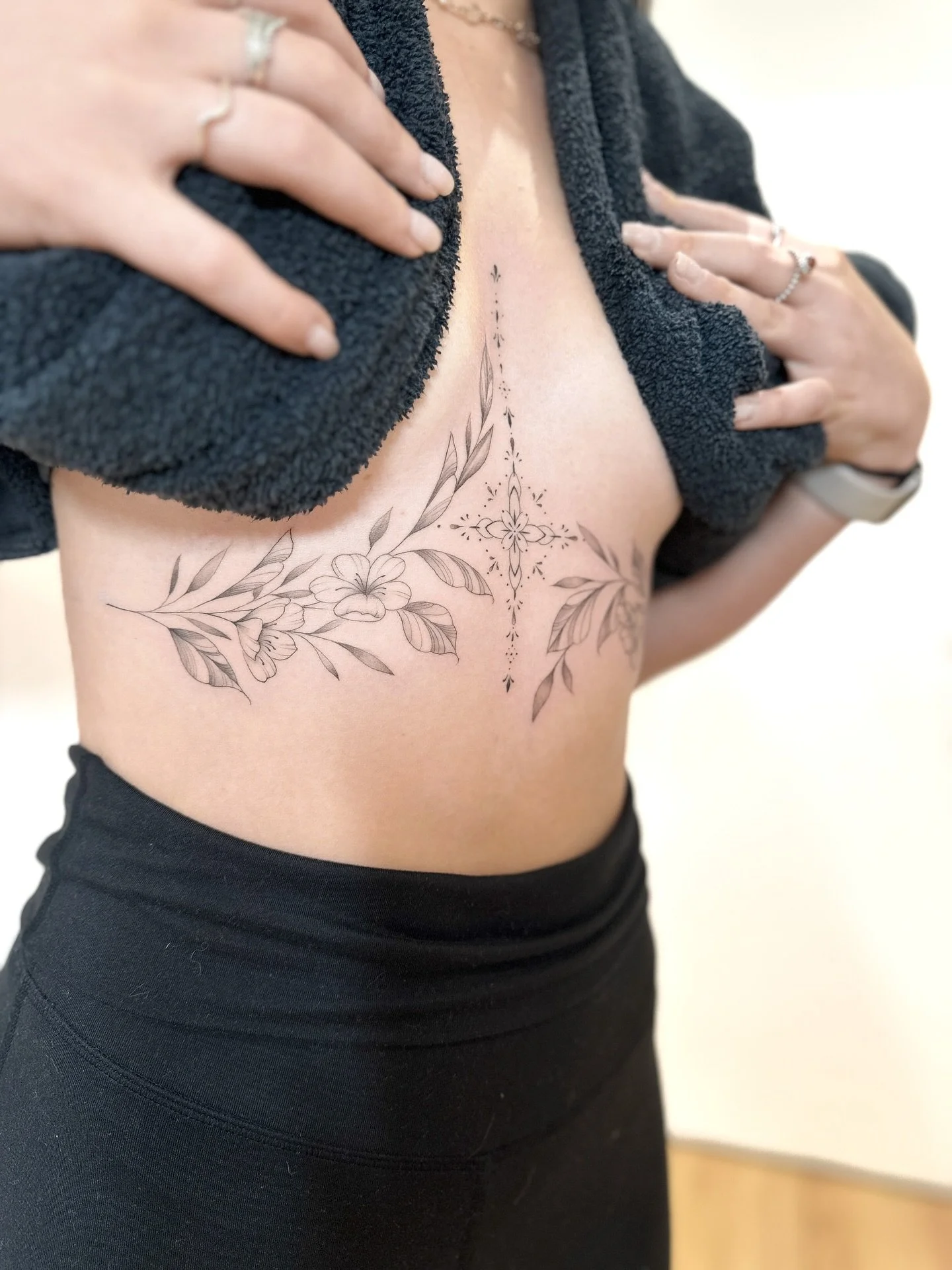 Delicate floral and ornamental sternum tattoo.

Books for open August (limited bookings available) + September.

Follow the link in bio to send in your booking inquiry.

#sternumtattoo #vinetattoos #ornamentaltattoo #finelinetattooartist