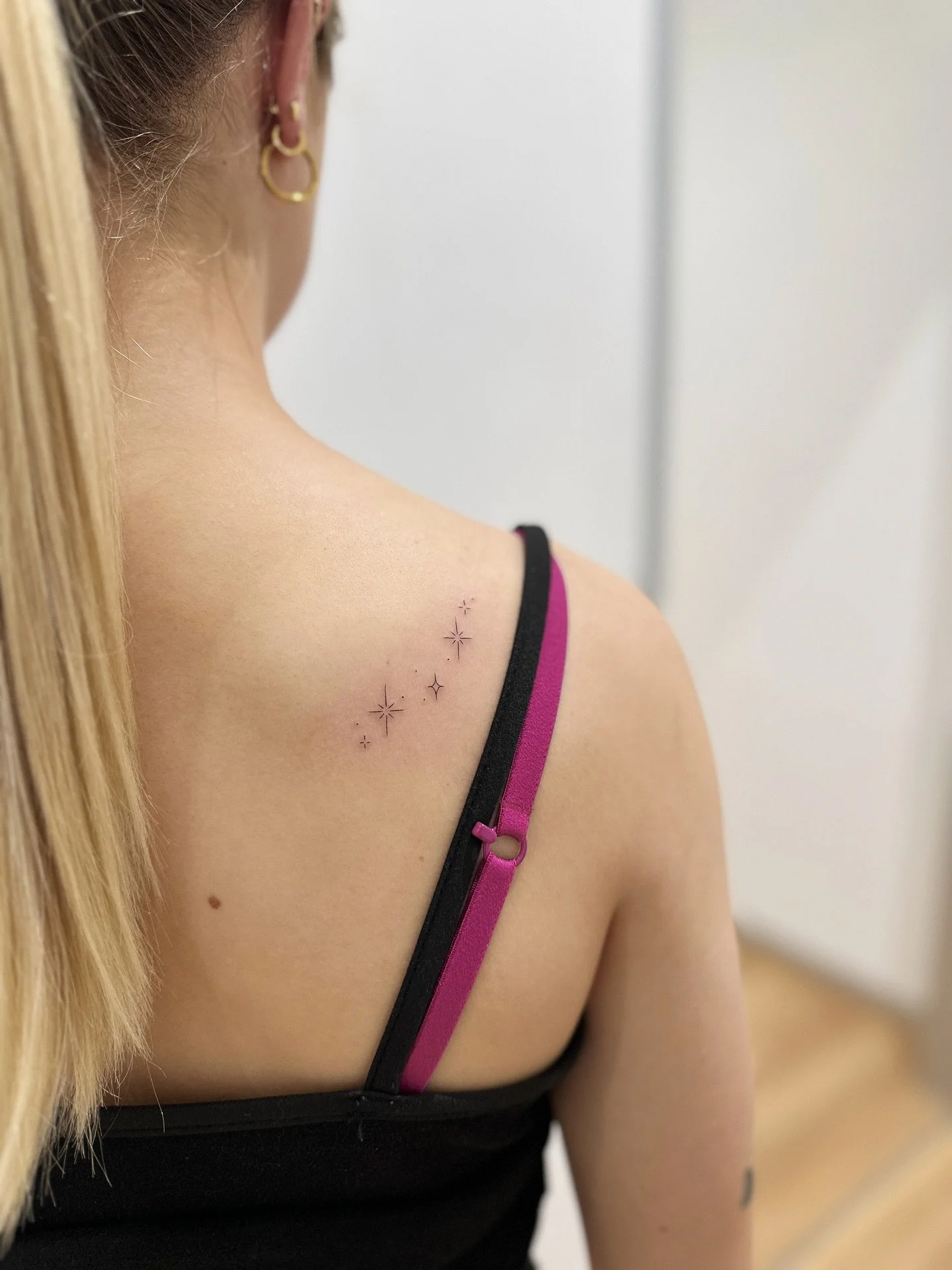 Tiny tats

#tinytat #finelinetattoo #floraltattoo #delicatetattoo #minimalisttattoo #femininetattoo #tattooinspo #tattoodesign #simplistictattoo #microtattoo #smalltattooideas #finelinetattooart #australiantattooartist #tattooaesthetic #finelinework