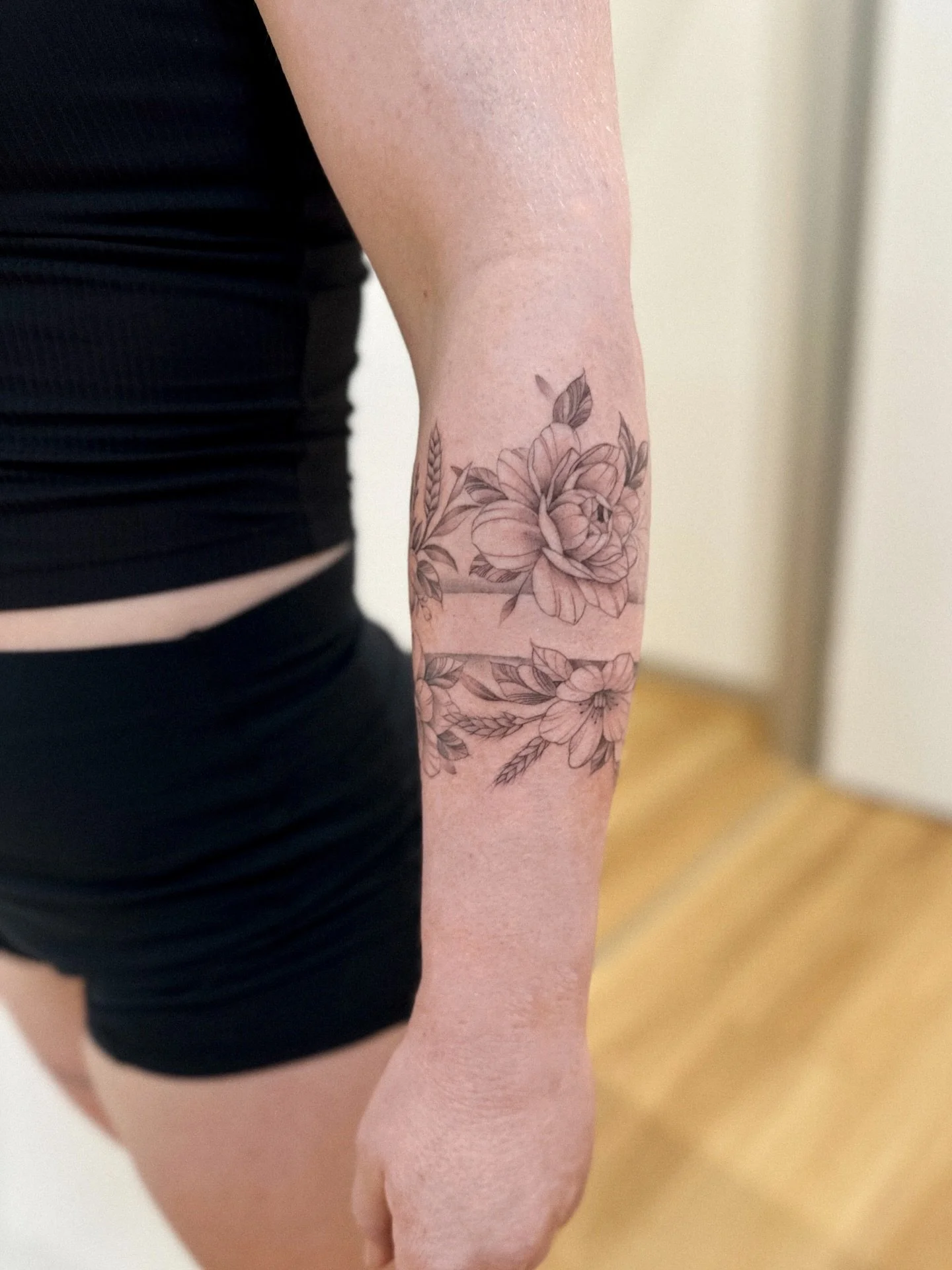 Floral wrap 🌸

Soft peony-style centre with finer details running through to keep it balanced the whole way around.

If you&rsquo;re wanting something similar, send through a booking request via the website linked in my bio.

#floraltattoo #peonytat