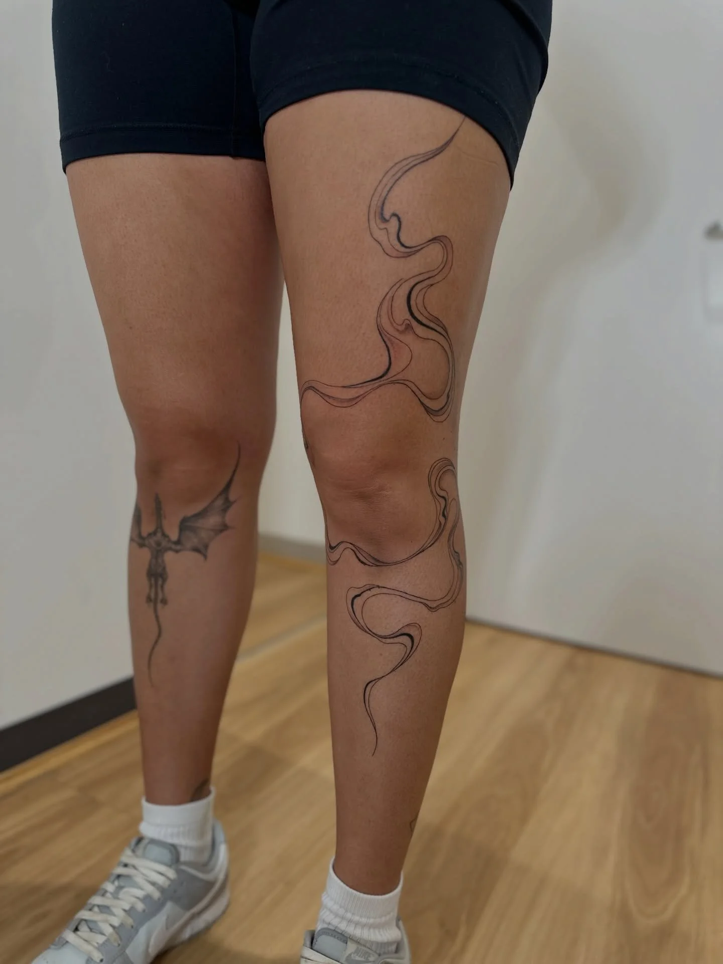 Flow that follows the body.

Fine line, mapped to movement&mdash;designed to sit with you, not on you.

Custom placement across thigh to calf, keeping it minimal but intentional the whole way through.

Bookings via website.
Link in bio.

#finelinetat
