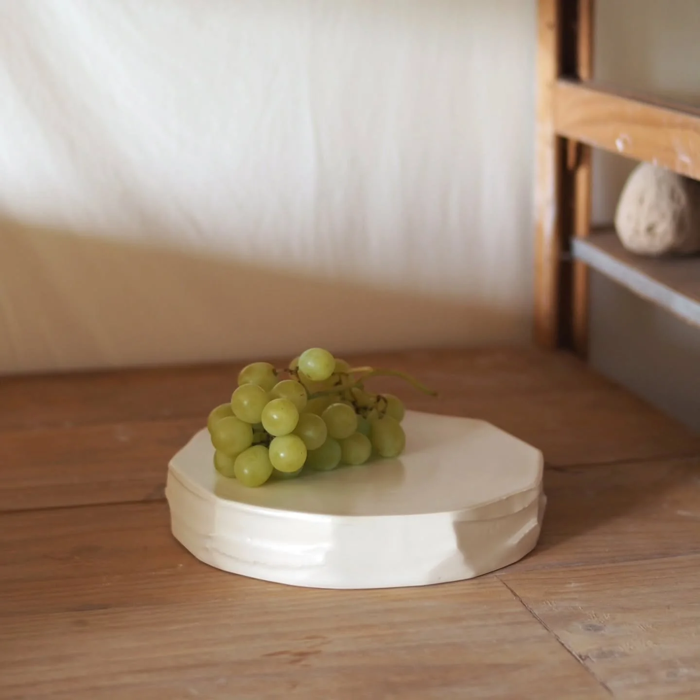 Something for the bakers! There must be some fabulous cakes out there that would finish this plinth off nicely 🎂 

Double duty fruit bowl when it's off-season 😆