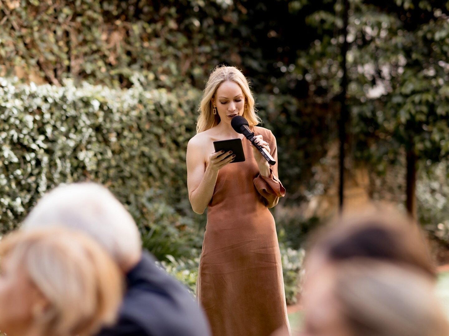 Captured at @lamontsbishopshouse by my beautiful friend @kathyoungphotography 🤎 

#lamontsbishopshouse #perthcitywedding #perthcelebrant #celebrantperth #perthweddings #perthweddingceremony #perthweddingcelebrant