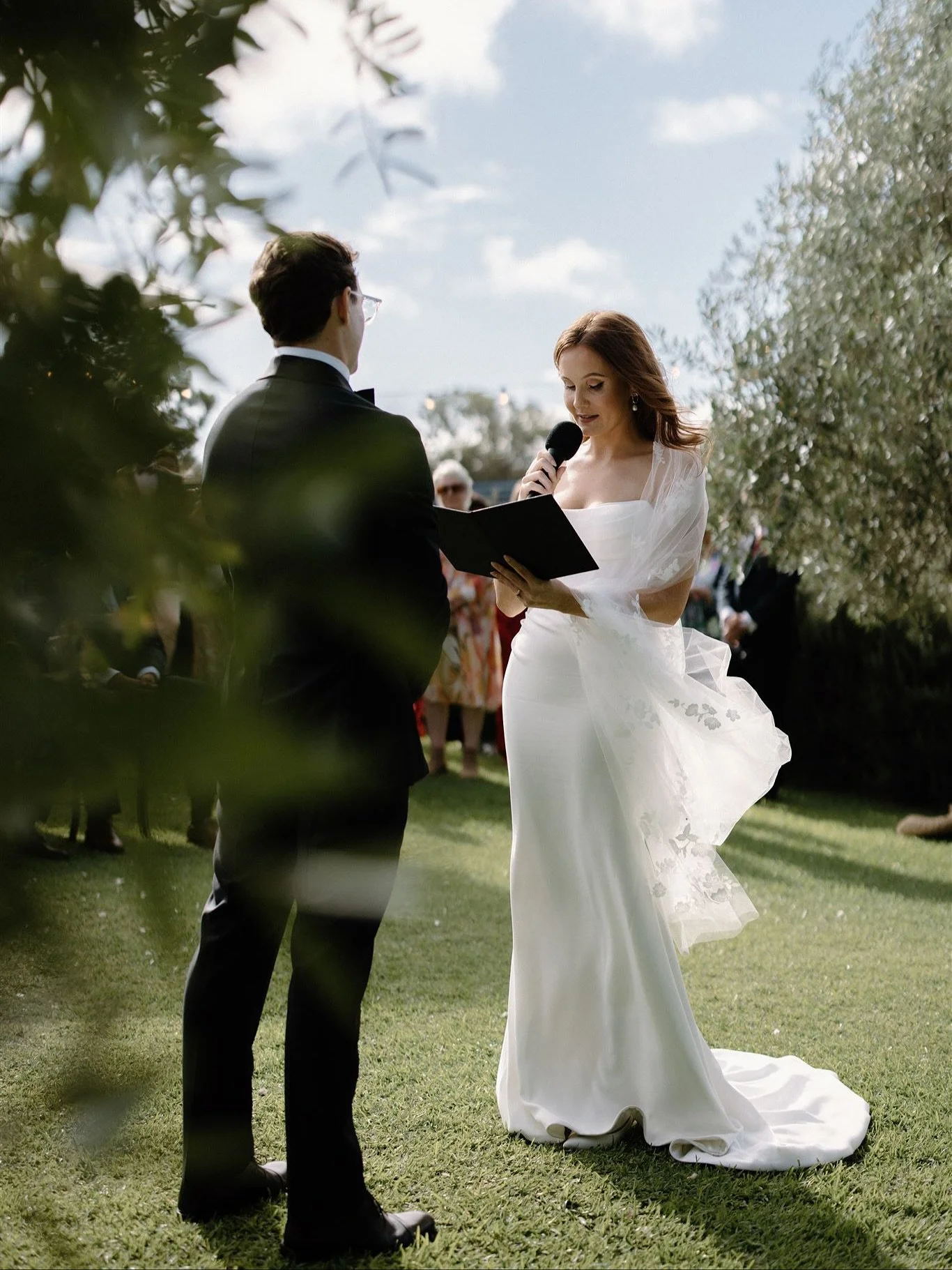Bronte &amp; Aaron, a vision of two people perfectly matched✨💫 

📸 @flossyphoto