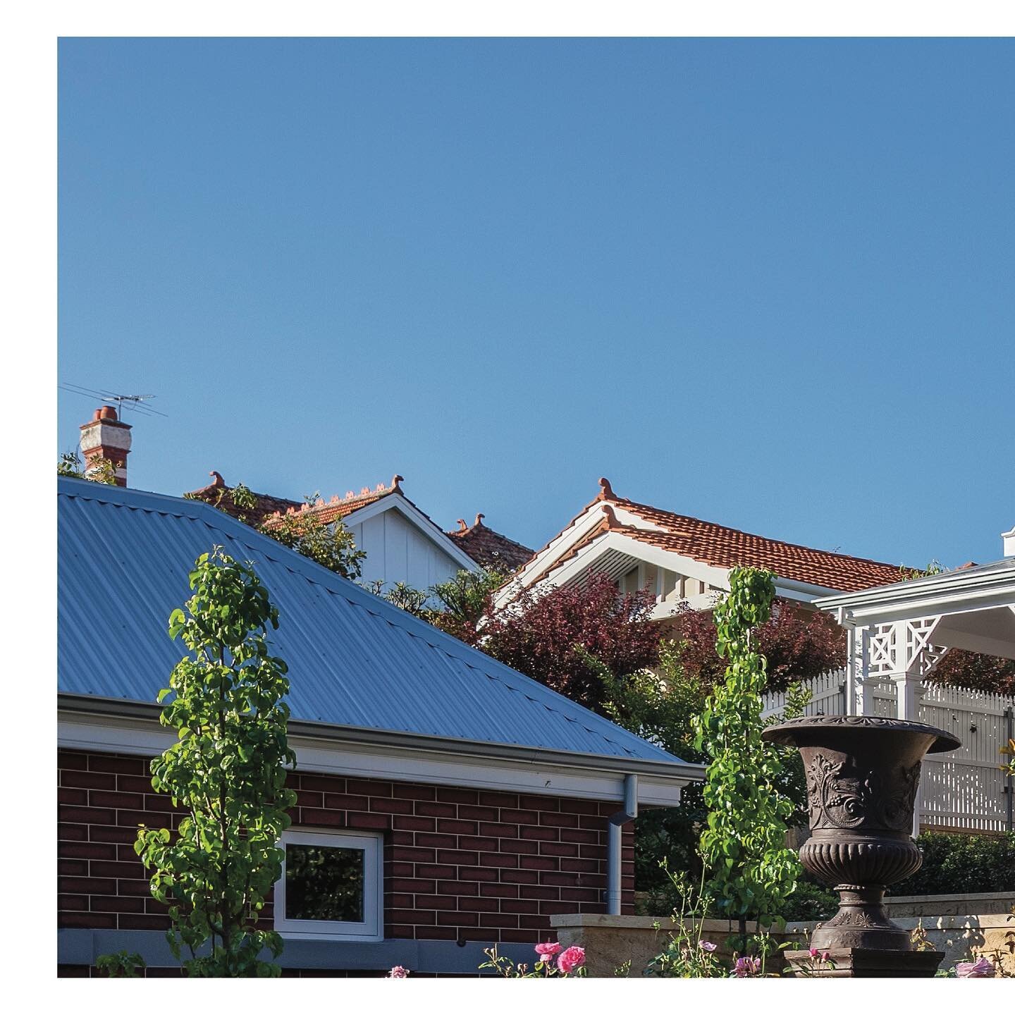 Located on the inner northern suburb of Perth, Western Australia and bounded by the swan river. Mulberry Homes was commissioned to design and build an extension on the existing residence, preserving the heritage of a federation period home in Mt Lawl