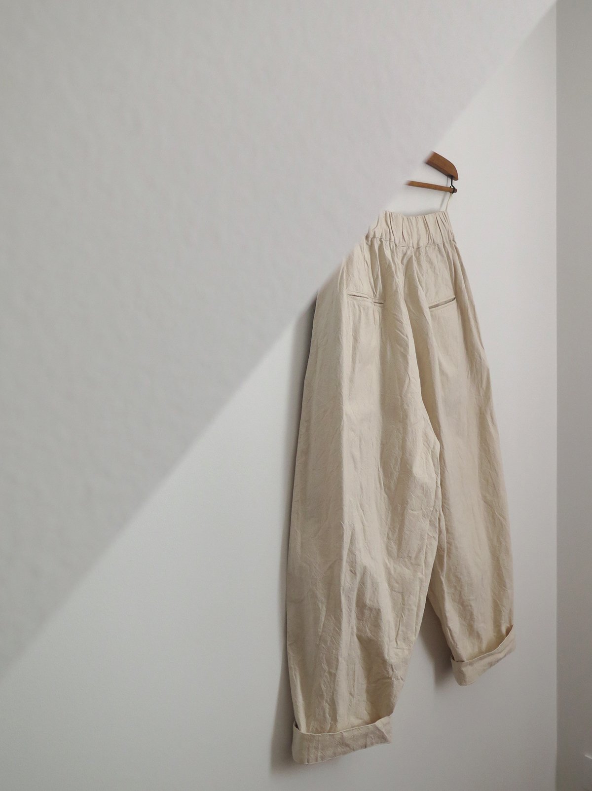 W_MATKA_LIGHT CANVAS PLEATED TROUSERS_4.jpg